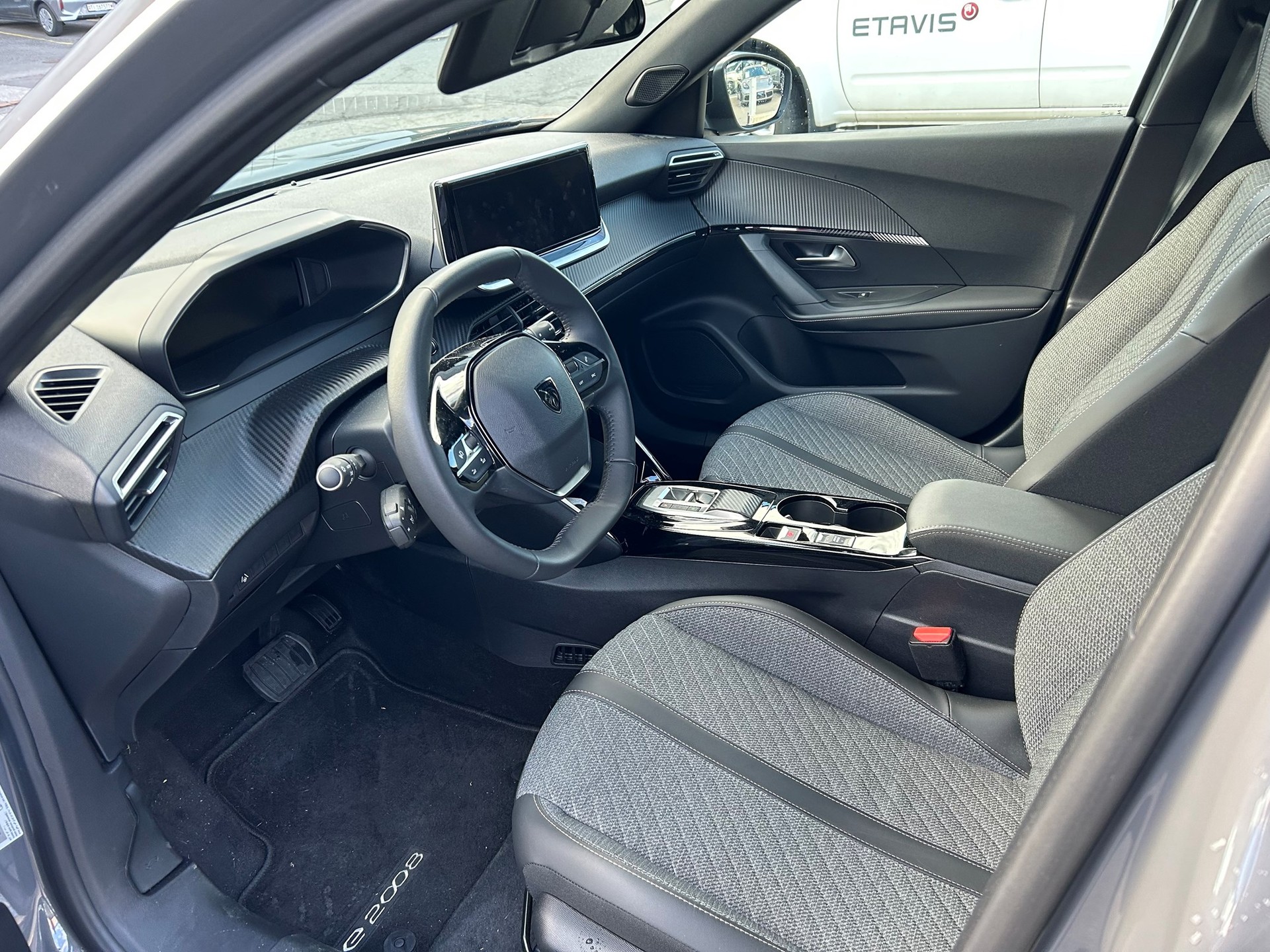 PEUGEOT 2008 156 e Allure-image-11