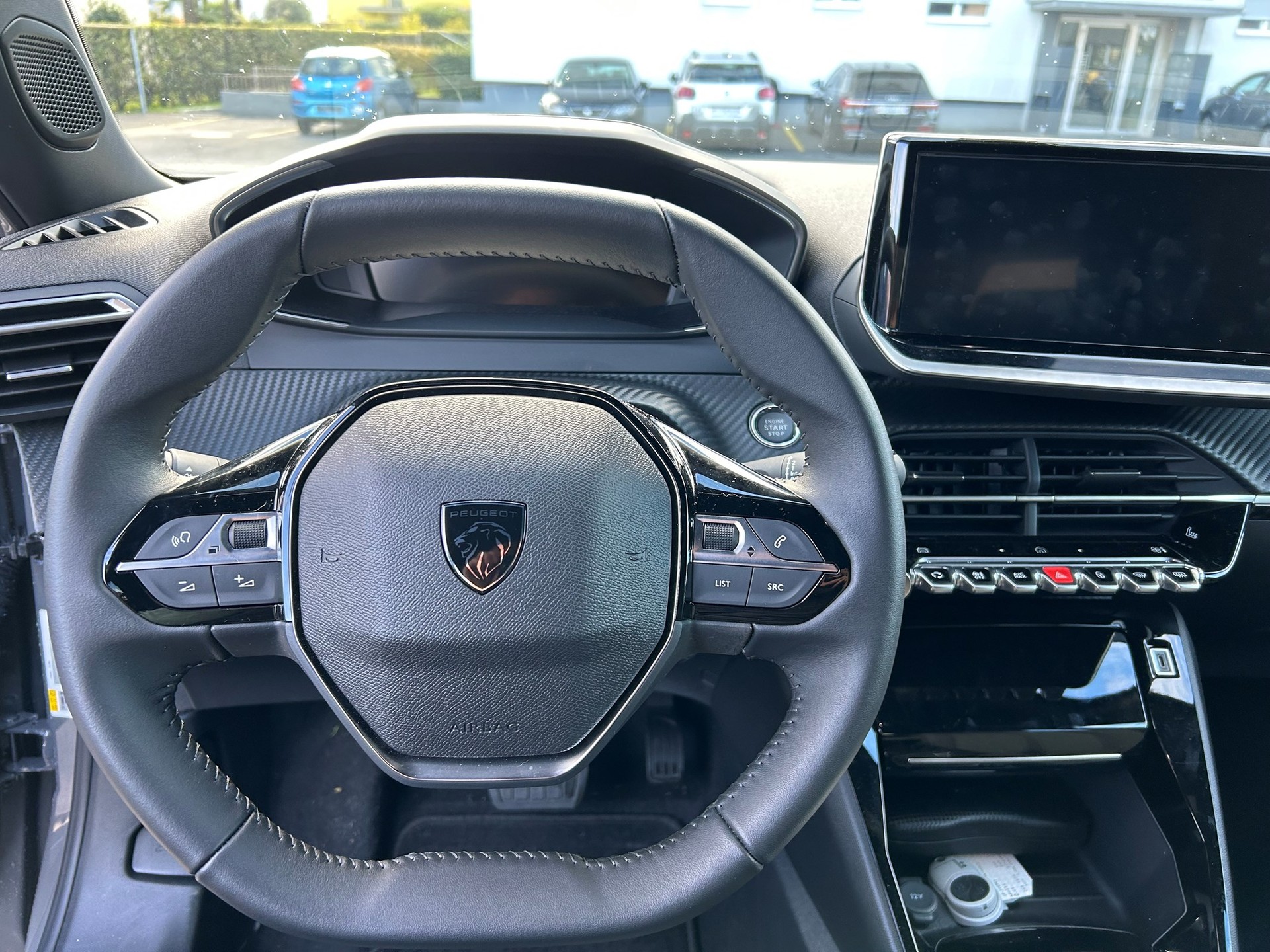 PEUGEOT 2008 156 e Allure-image-12