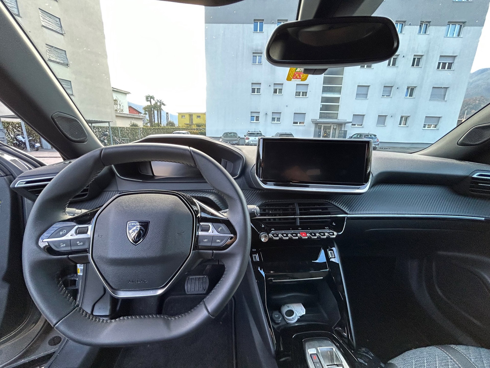 PEUGEOT 2008 156 e Allure-image-14