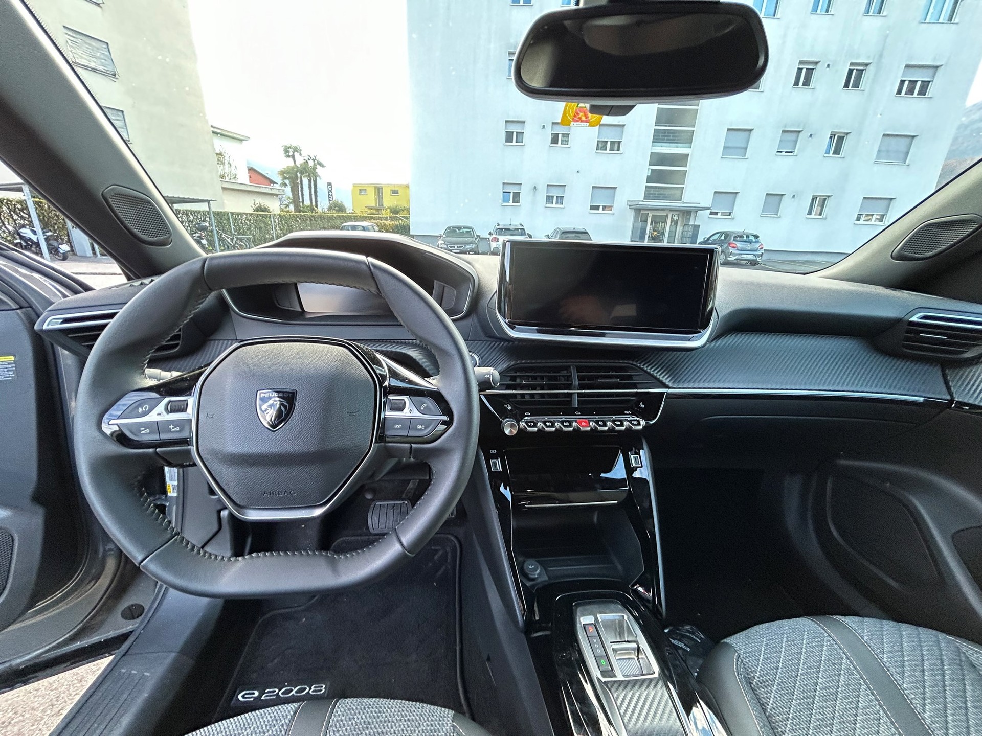 PEUGEOT 2008 156 e Allure-image-15