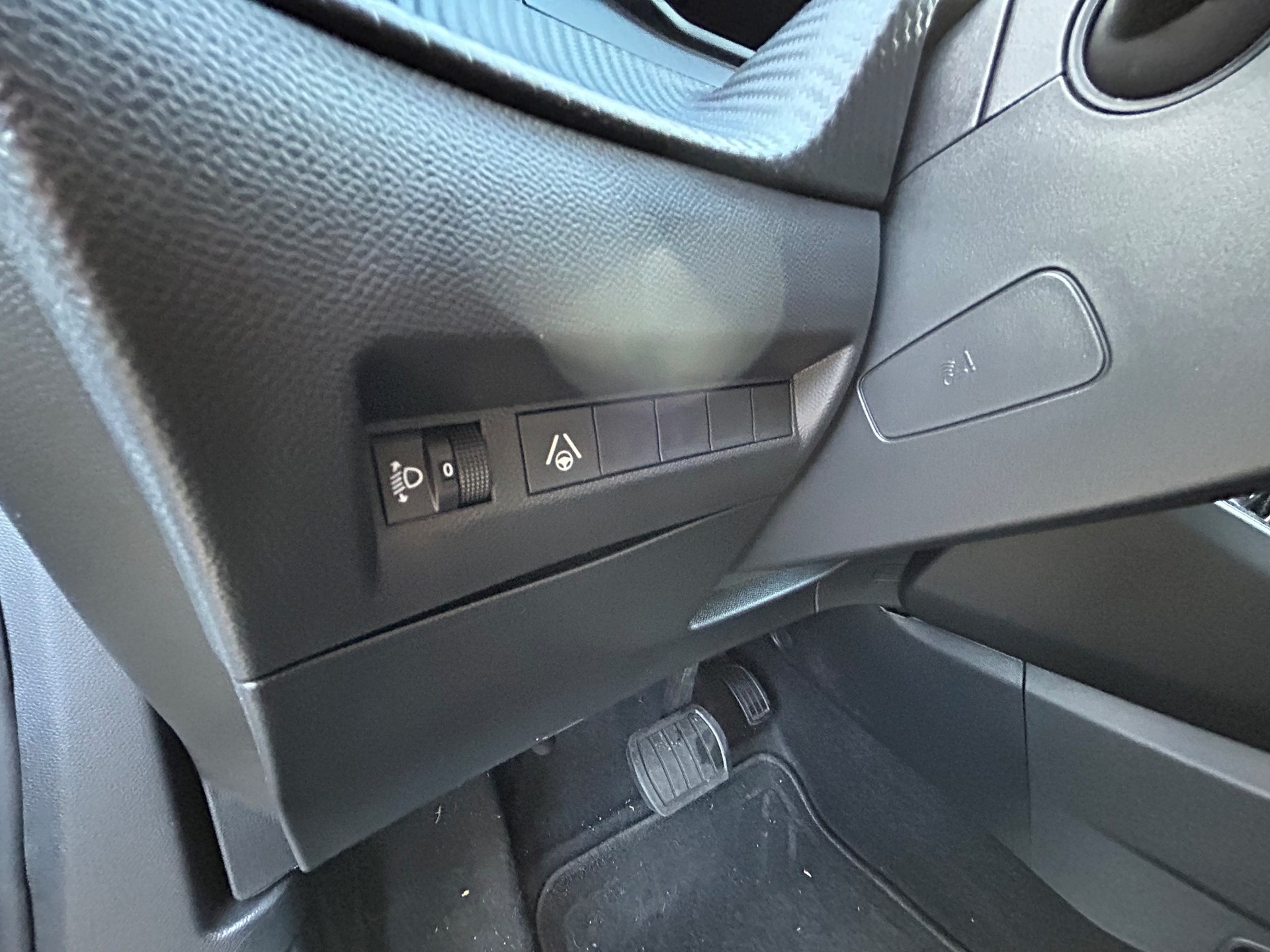 PEUGEOT 2008 156 e Allure-image-18