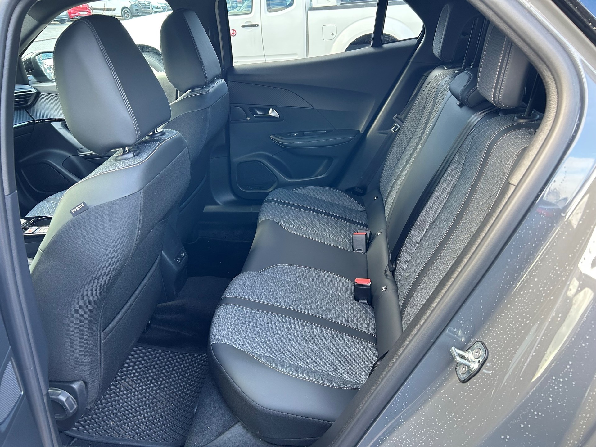 PEUGEOT 2008 156 e Allure-image-16