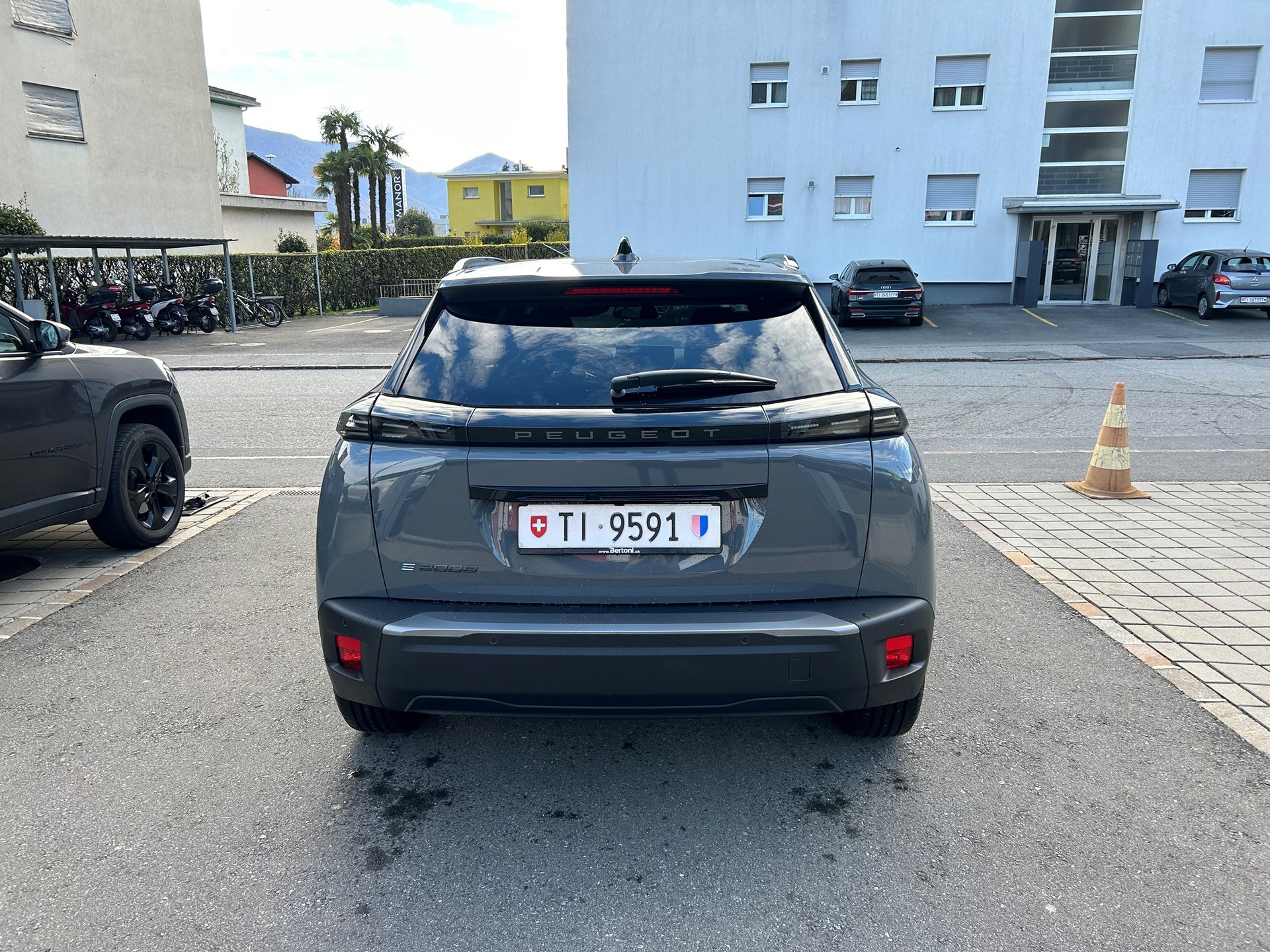 PEUGEOT 2008 156 e Allure-image-5