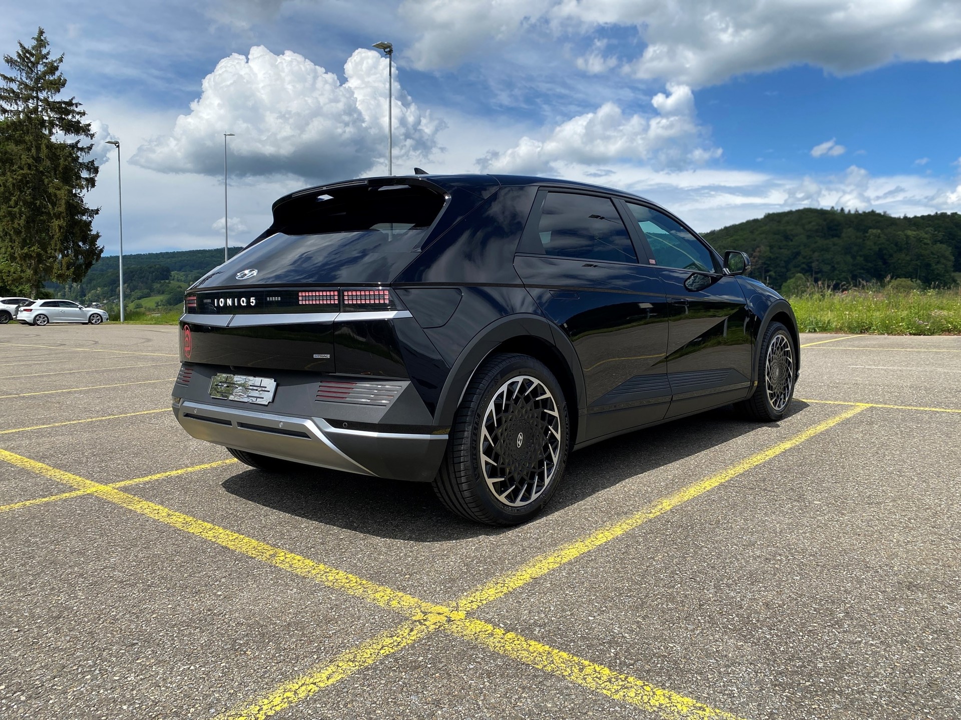 HYUNDAI Ioniq 5 72kWh Look 4WD-image-2
