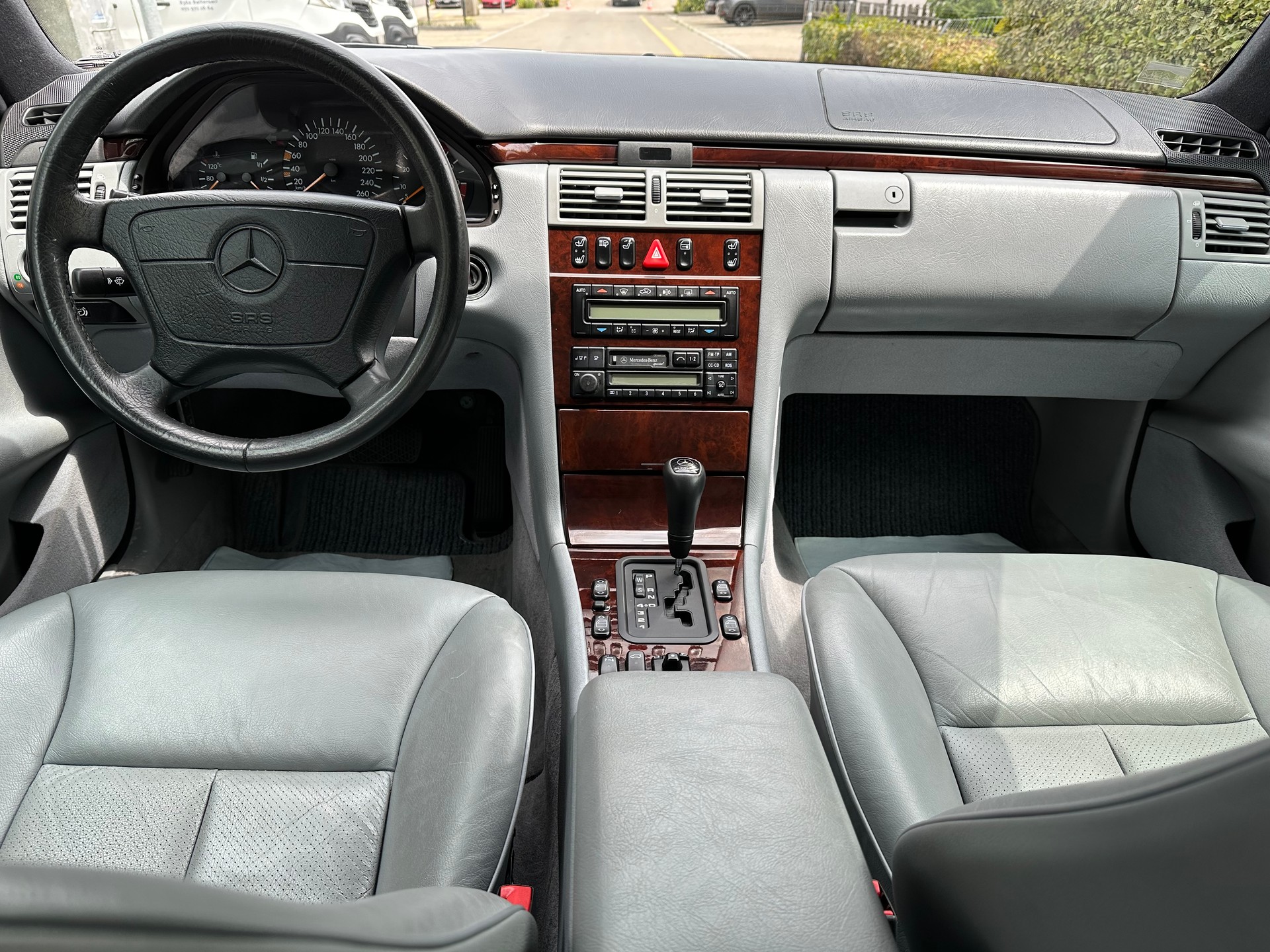 MERCEDES-BENZ E 280 Elégance 4-Matic Automatic-image-8