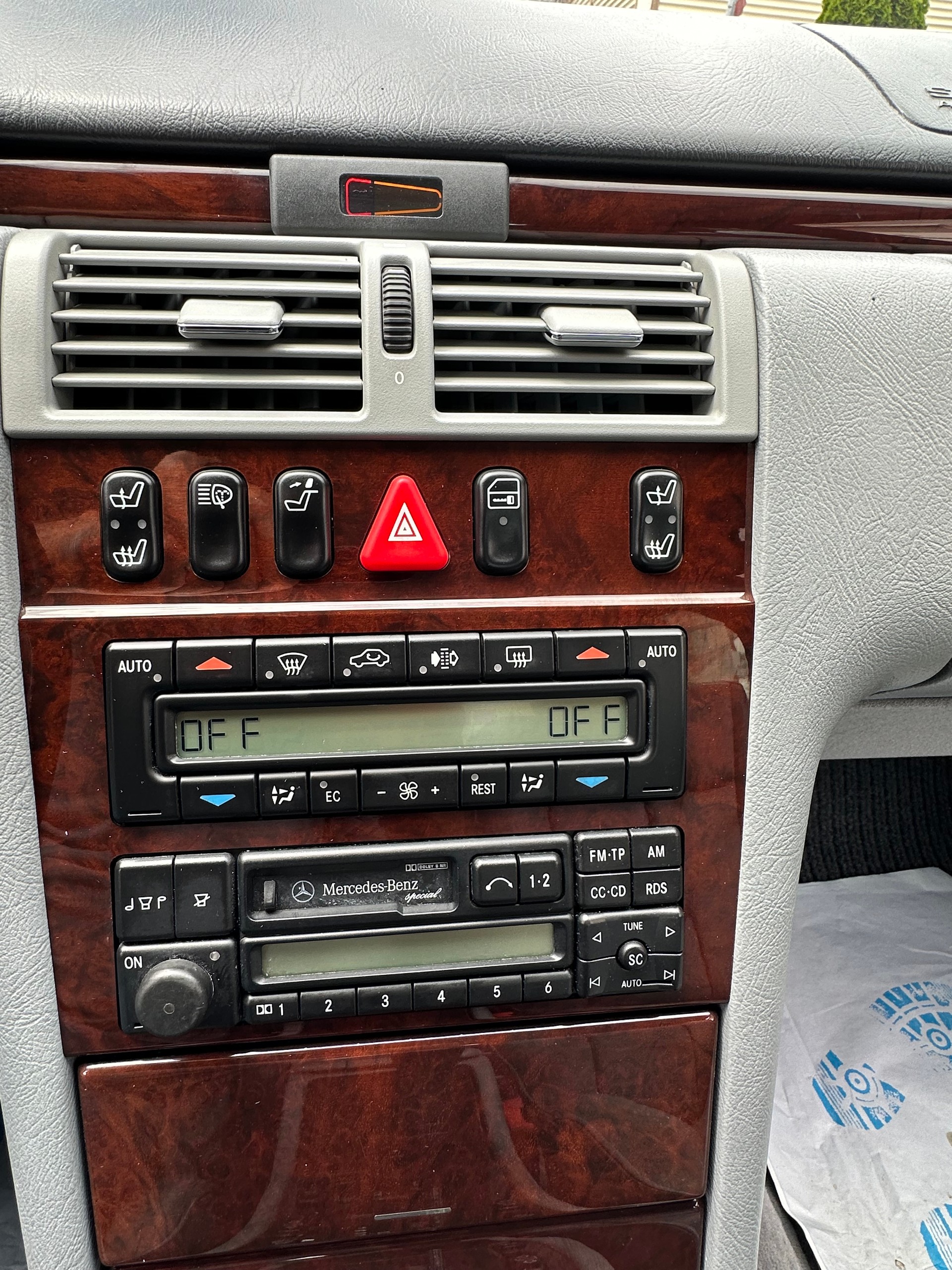 MERCEDES-BENZ E 280 Elégance 4-Matic Automatic-image-9