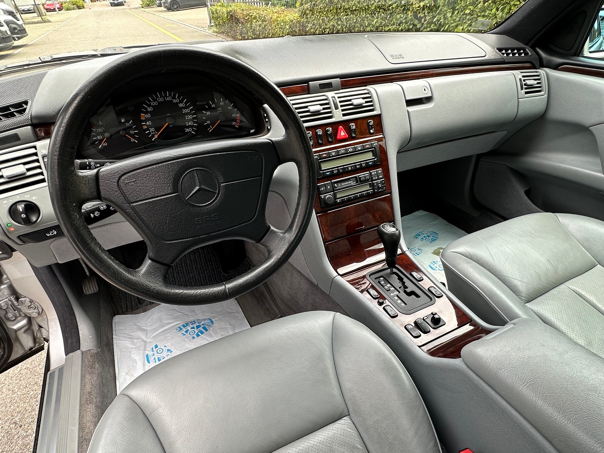 MERCEDES-BENZ E 280 Elégance 4-Matic Automatic-image-11