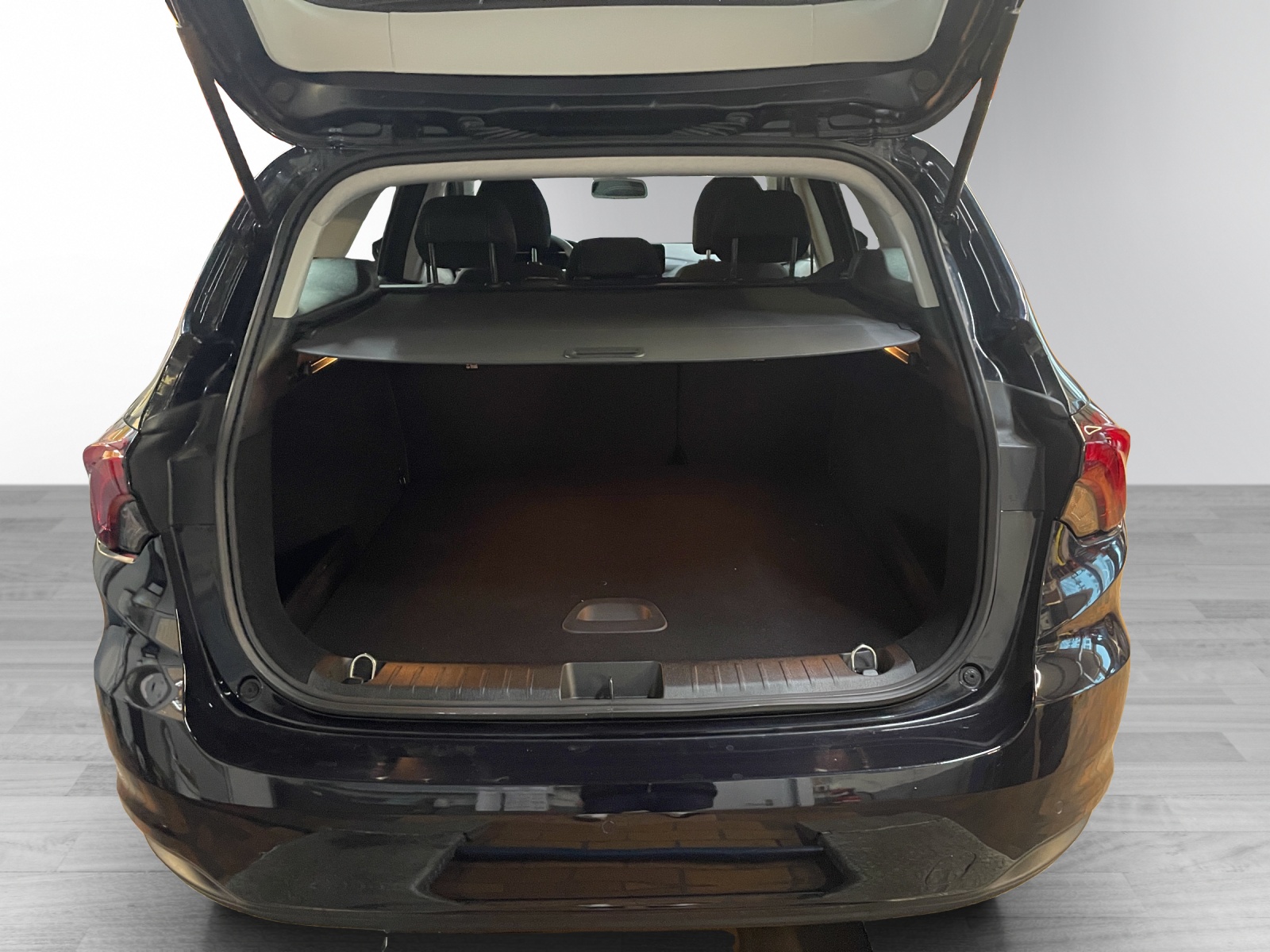 FIAT Tipo 1.5 Hybrid Station Wagon Swiss Edition-image-6