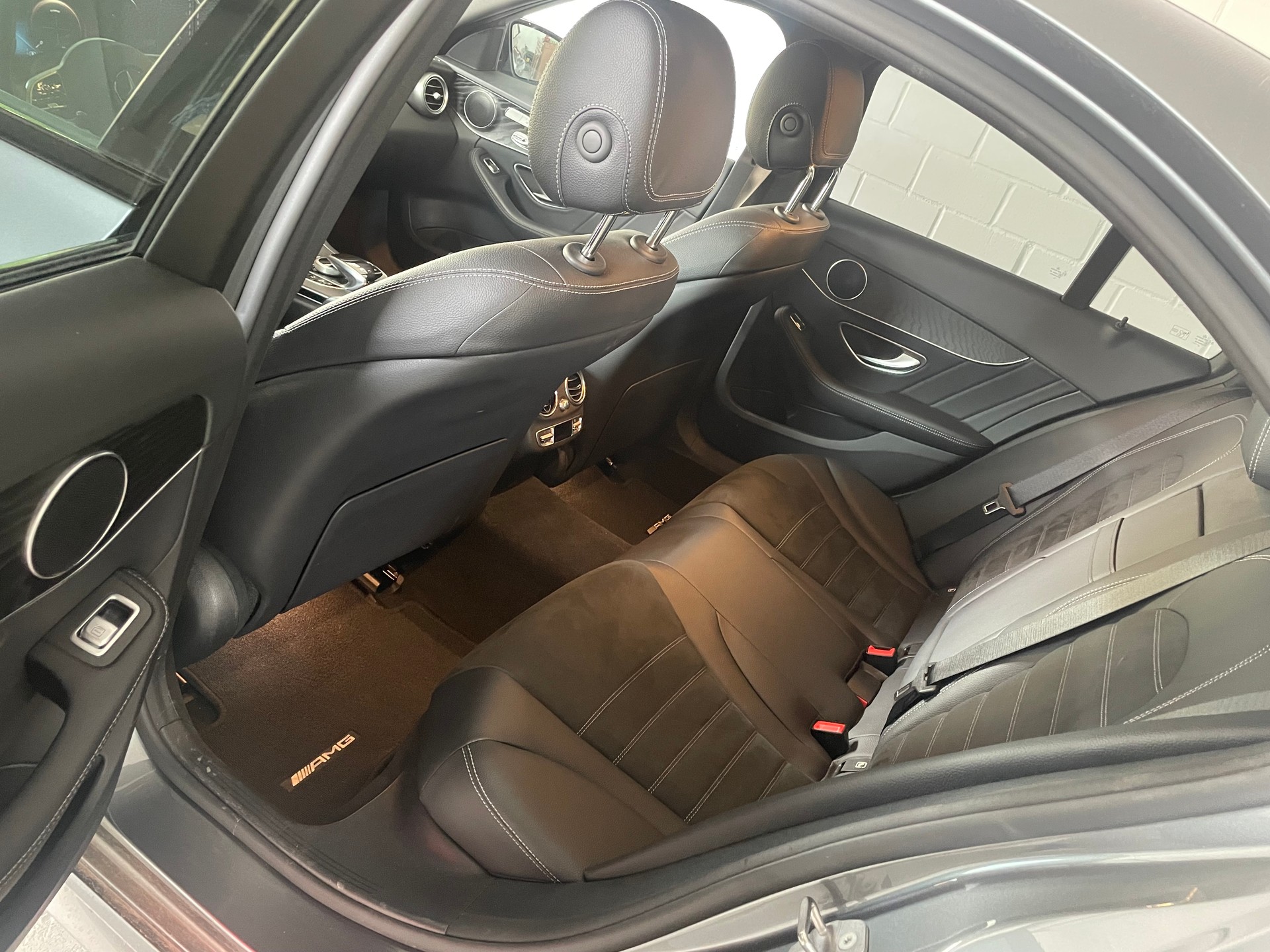 MERCEDES-BENZ C 200 4Matic AMG Line 9G-Tronic-image-6