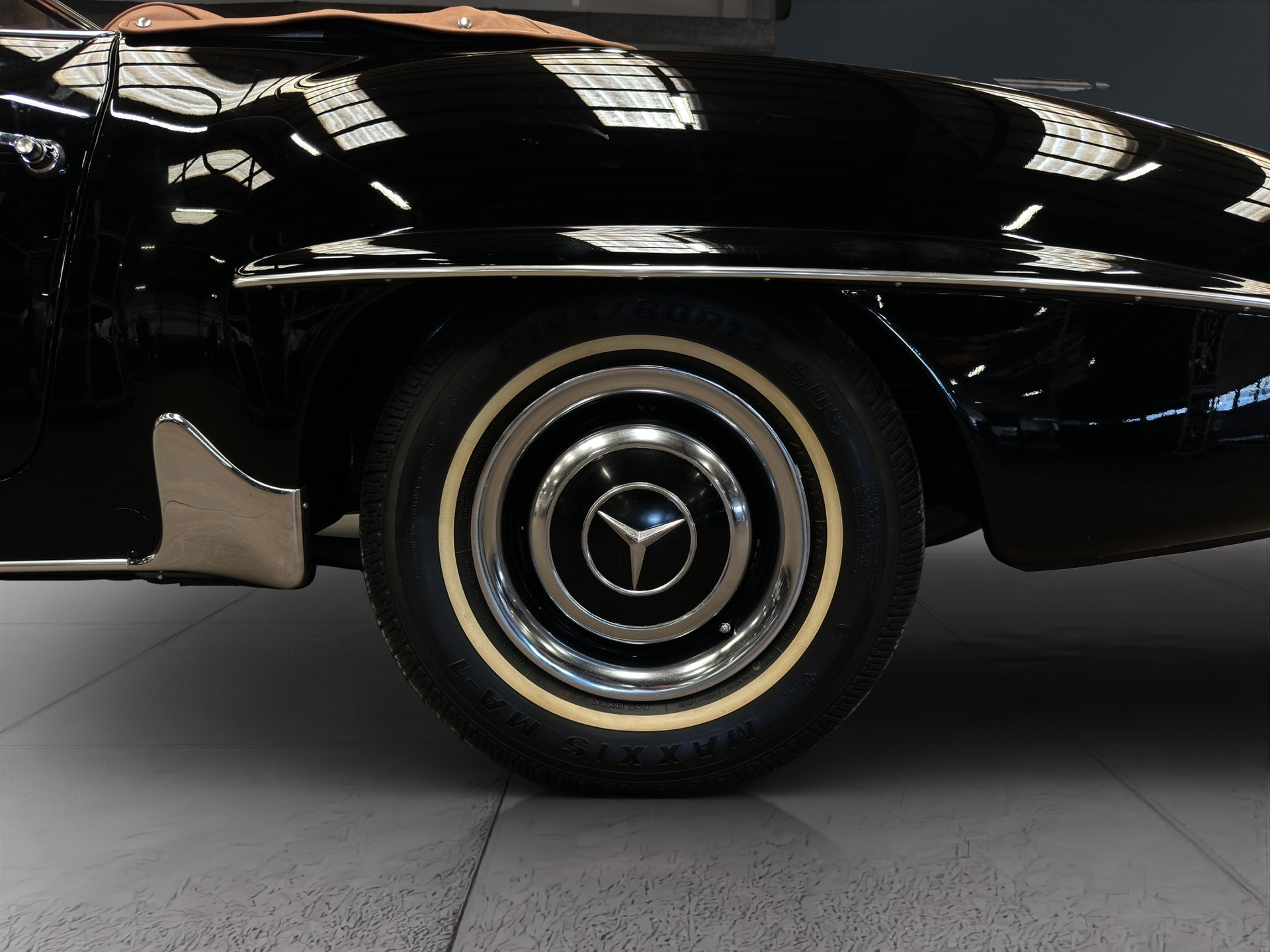 MERCEDES-BENZ SL-image-15
