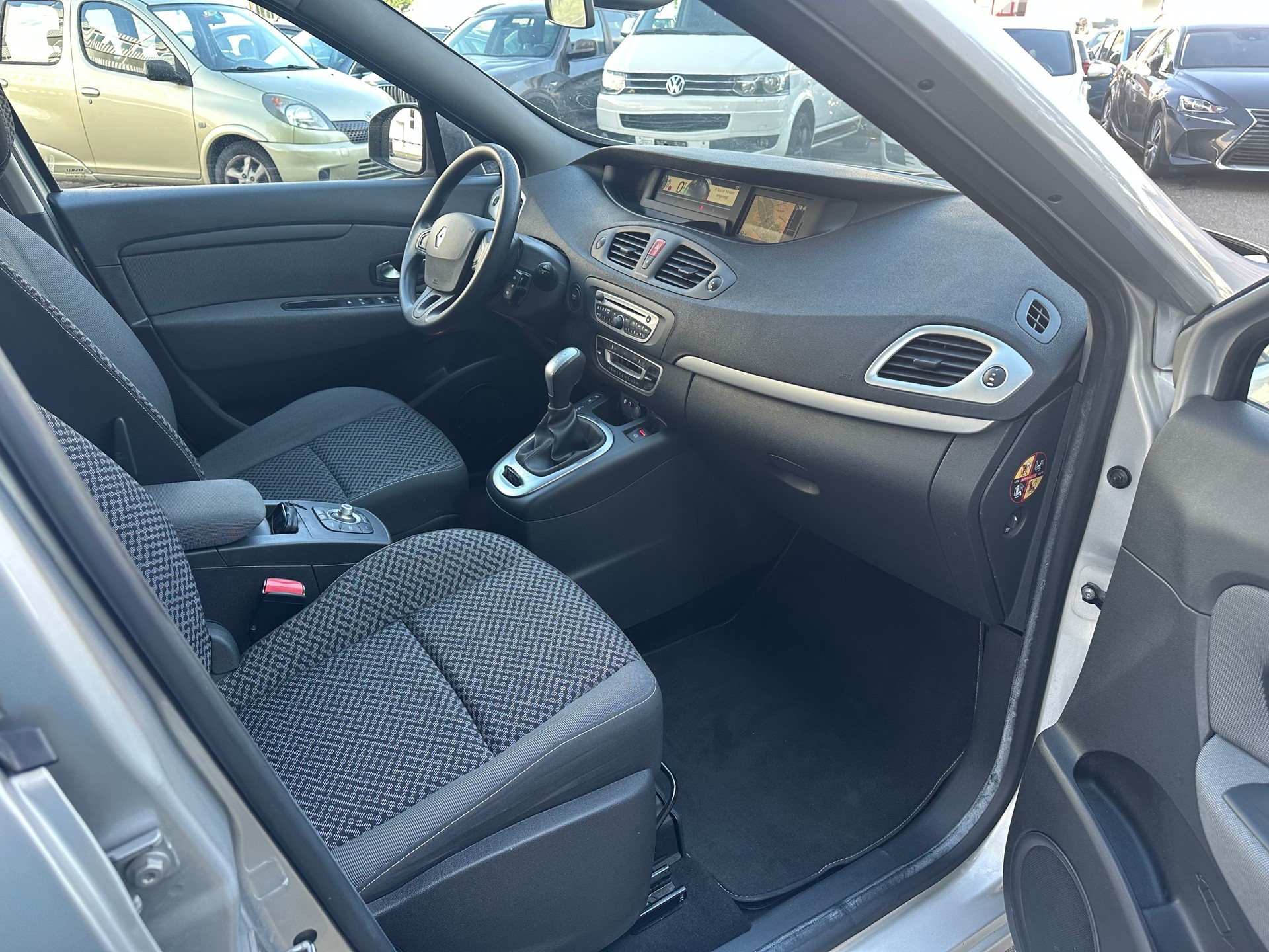 RENAULT Scénic 1.5 dCi Bose EDC-image-9