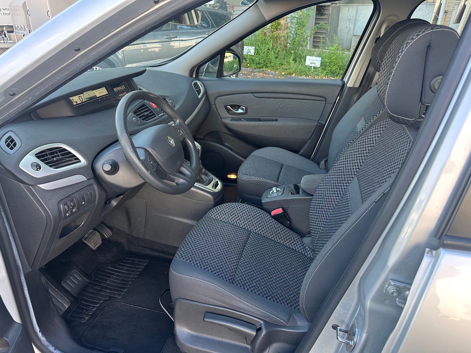 RENAULT Scénic 1.5 dCi Bose EDC-image-12