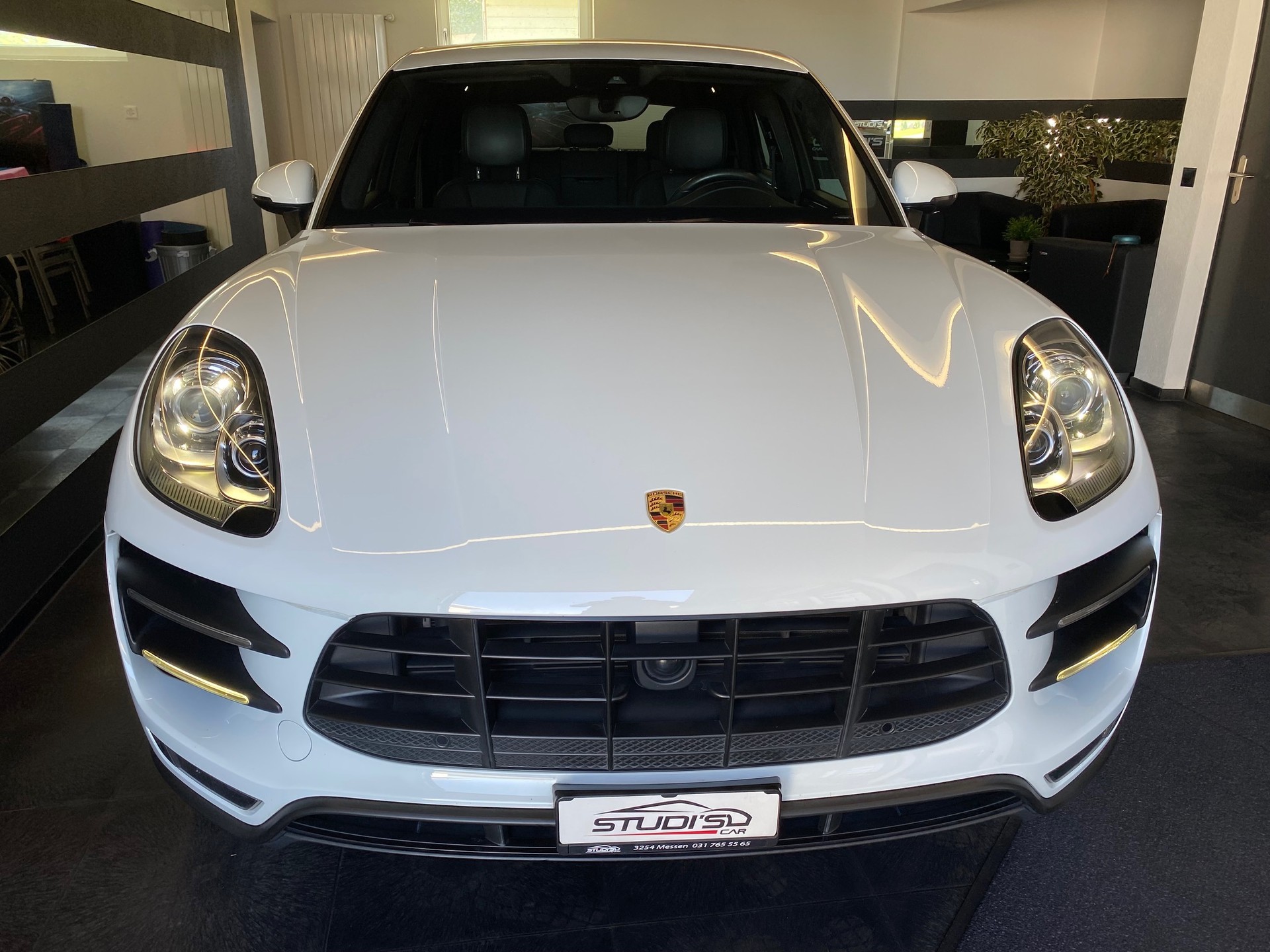 PORSCHE Macan Turbo PDK Topzustand 1. Damenhand Jg.1955 8x Aluräder , alle Service Porsche Zug ausgeführt