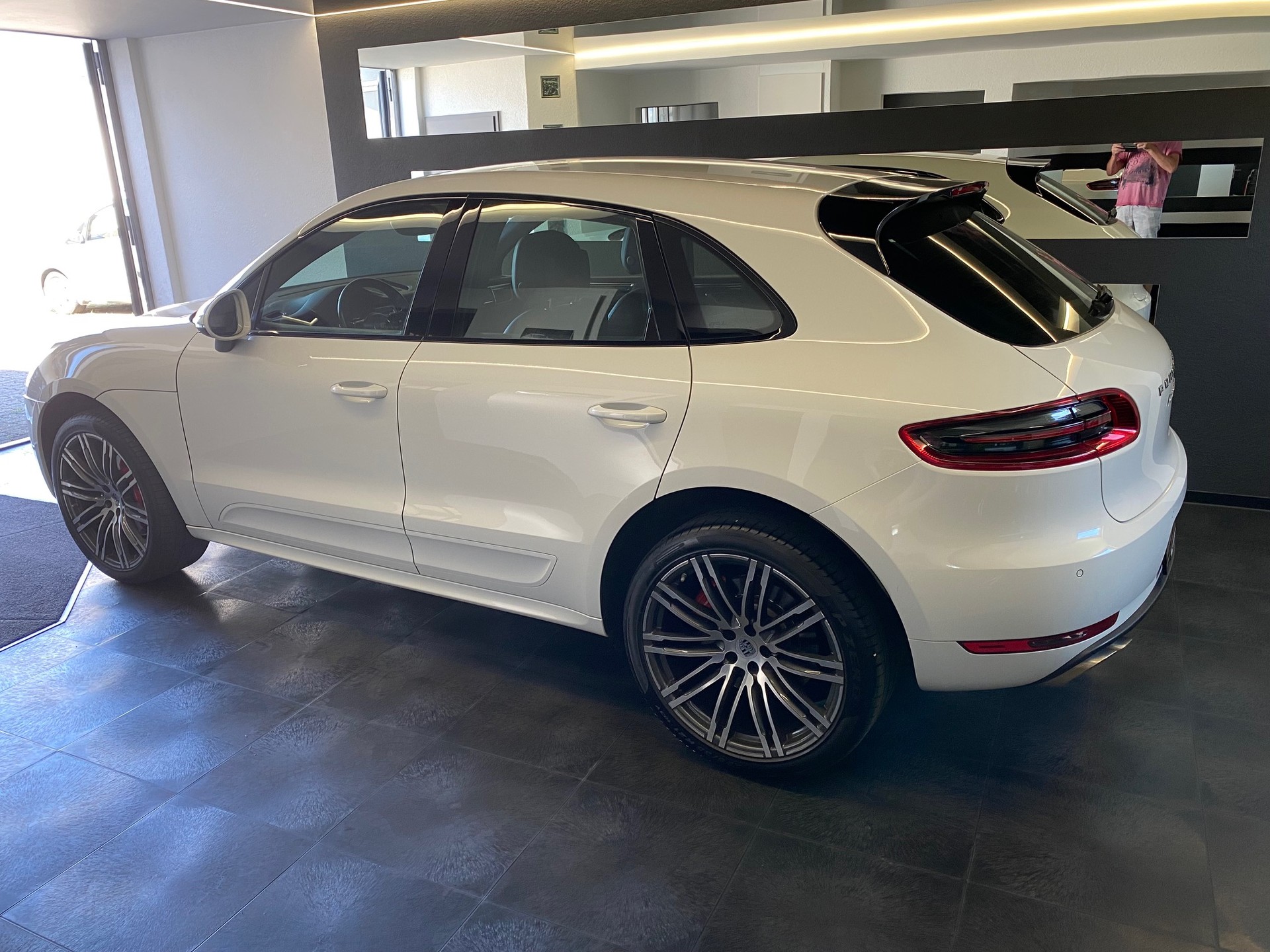 PORSCHE Macan Turbo PDK Topzustand 1. Damenhand Jg.1955 8x Aluräder , alle Service Porsche Zug ausgeführt-image-2