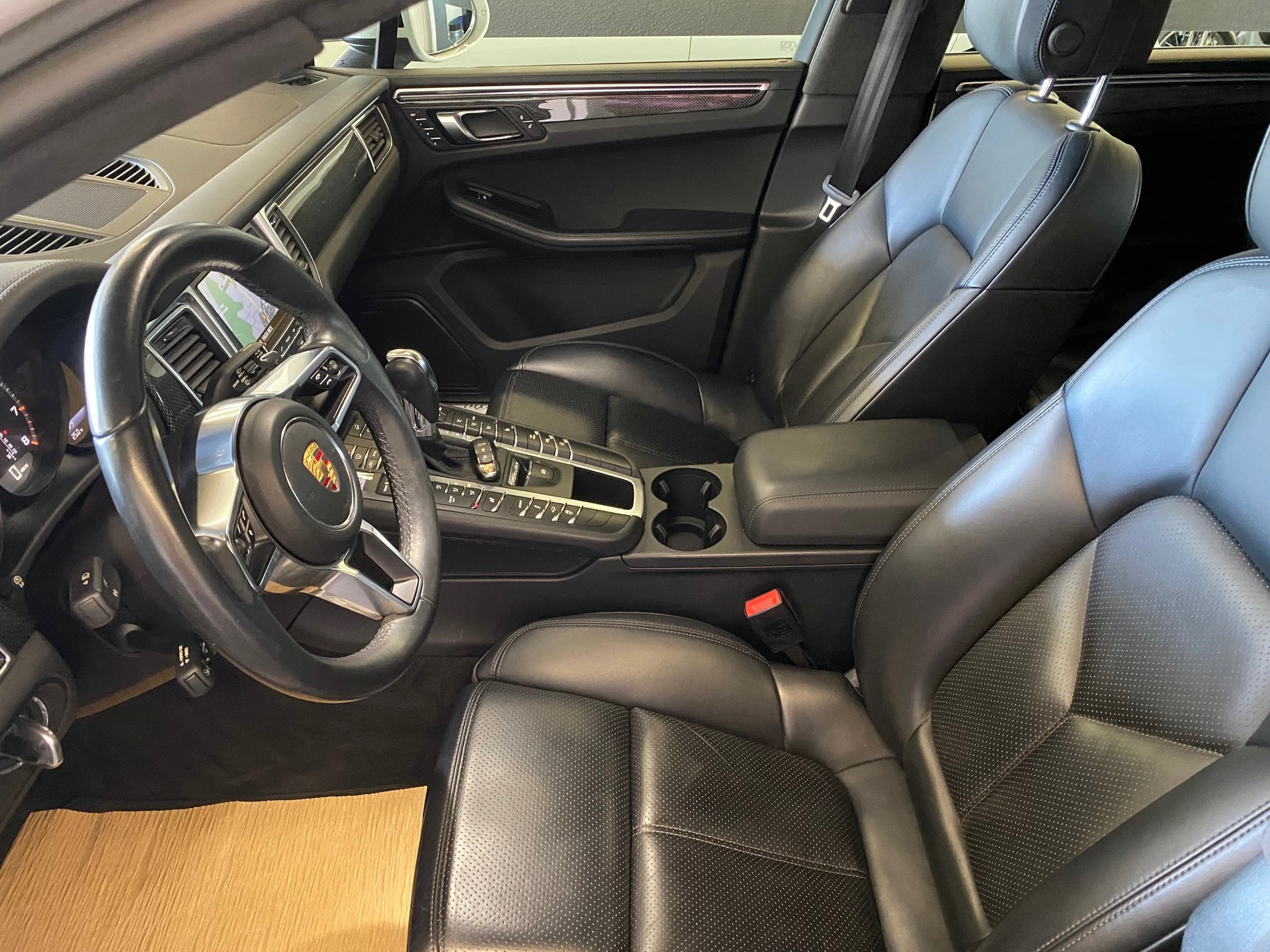 PORSCHE Macan Turbo PDK Topzustand 1. Damenhand Jg.1955 8x Aluräder , alle Service Porsche Zug ausgeführt-image-8