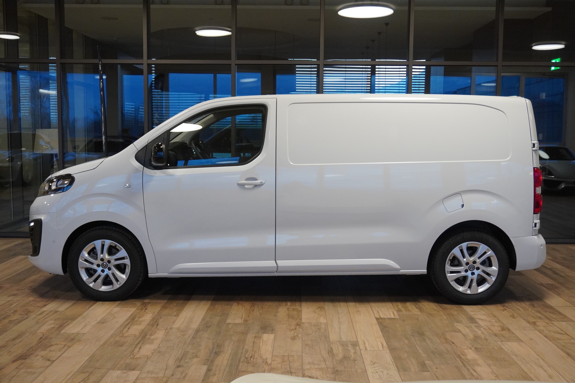 OPEL Vivaro Cargo 2.0 D s/s M-showroom-element-1
