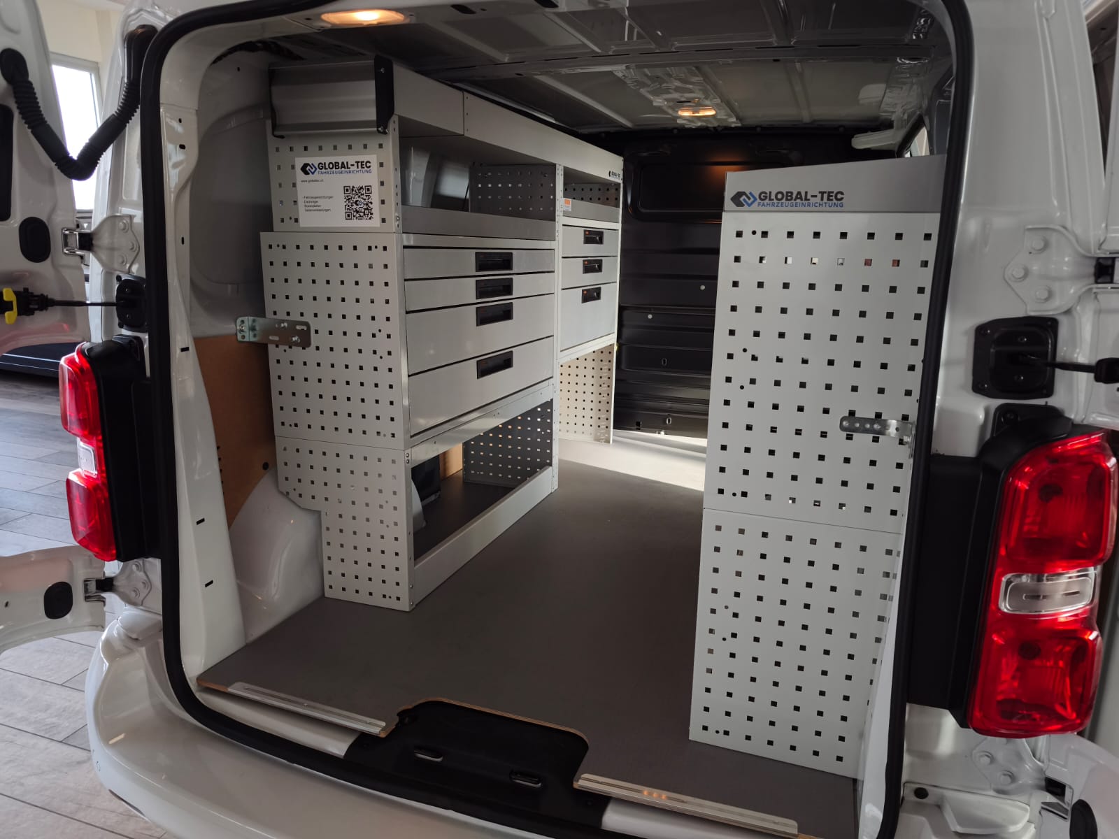 OPEL Vivaro Cargo 2.0 D s/s M-image-8