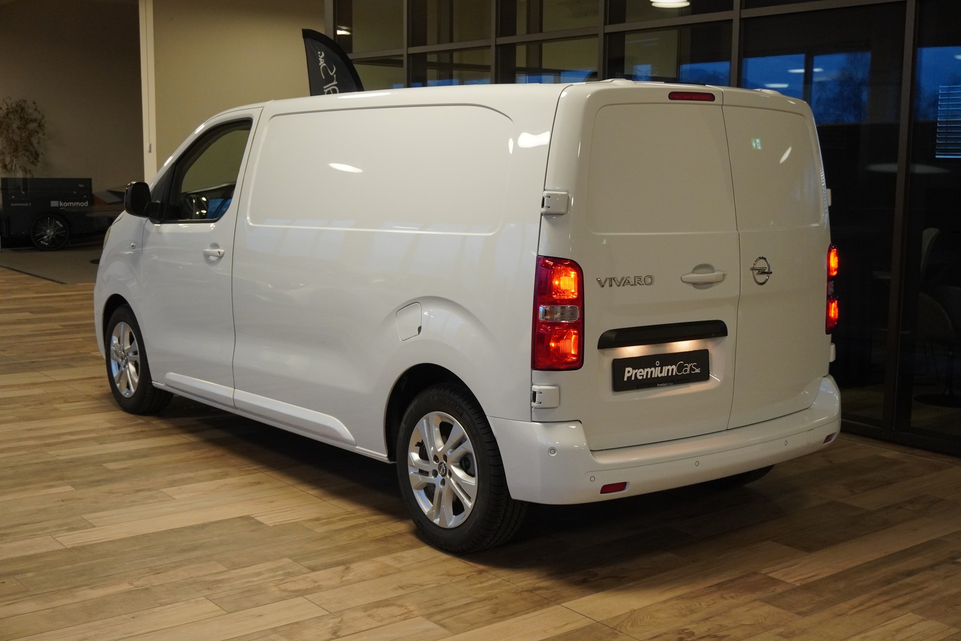 OPEL Vivaro Cargo 2.0 D s/s M-showroom-element-2