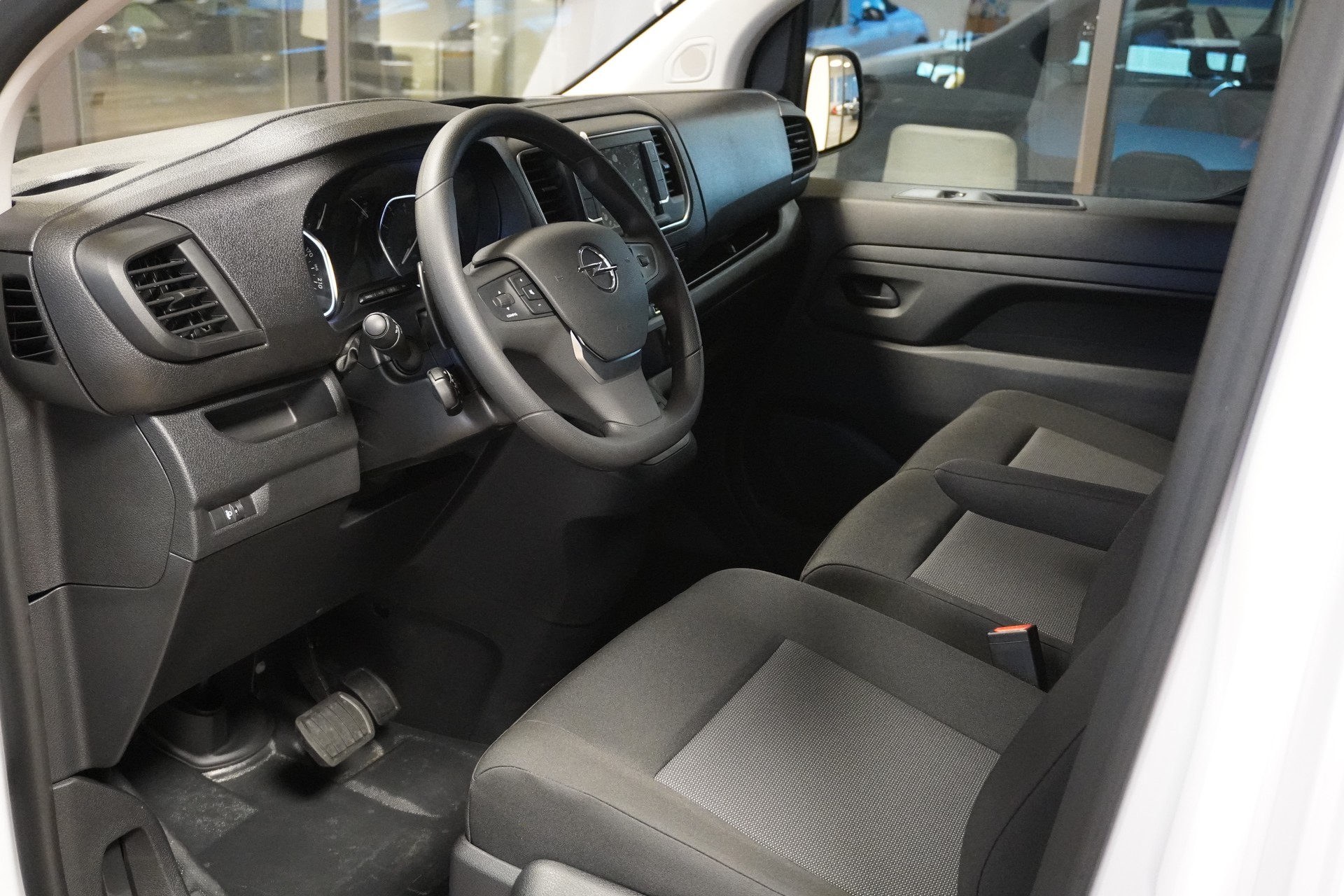 OPEL Vivaro Cargo 2.0 D s/s M-image-5