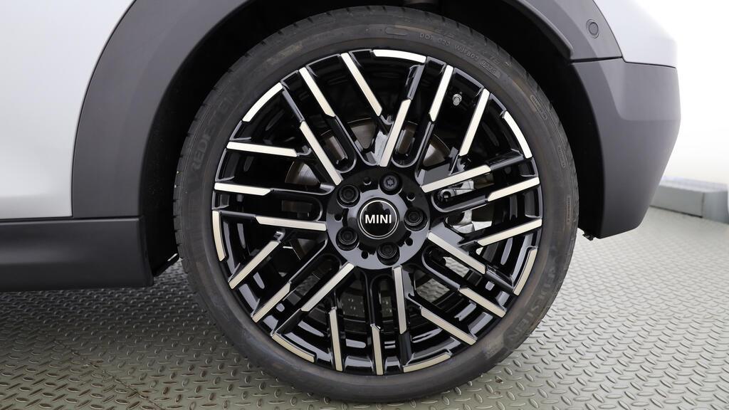MINI Cooper S Cabrio-image-10