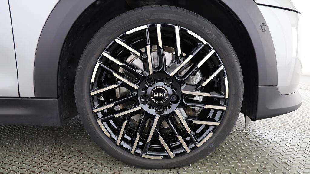 MINI Cooper S Cabrio-image-7