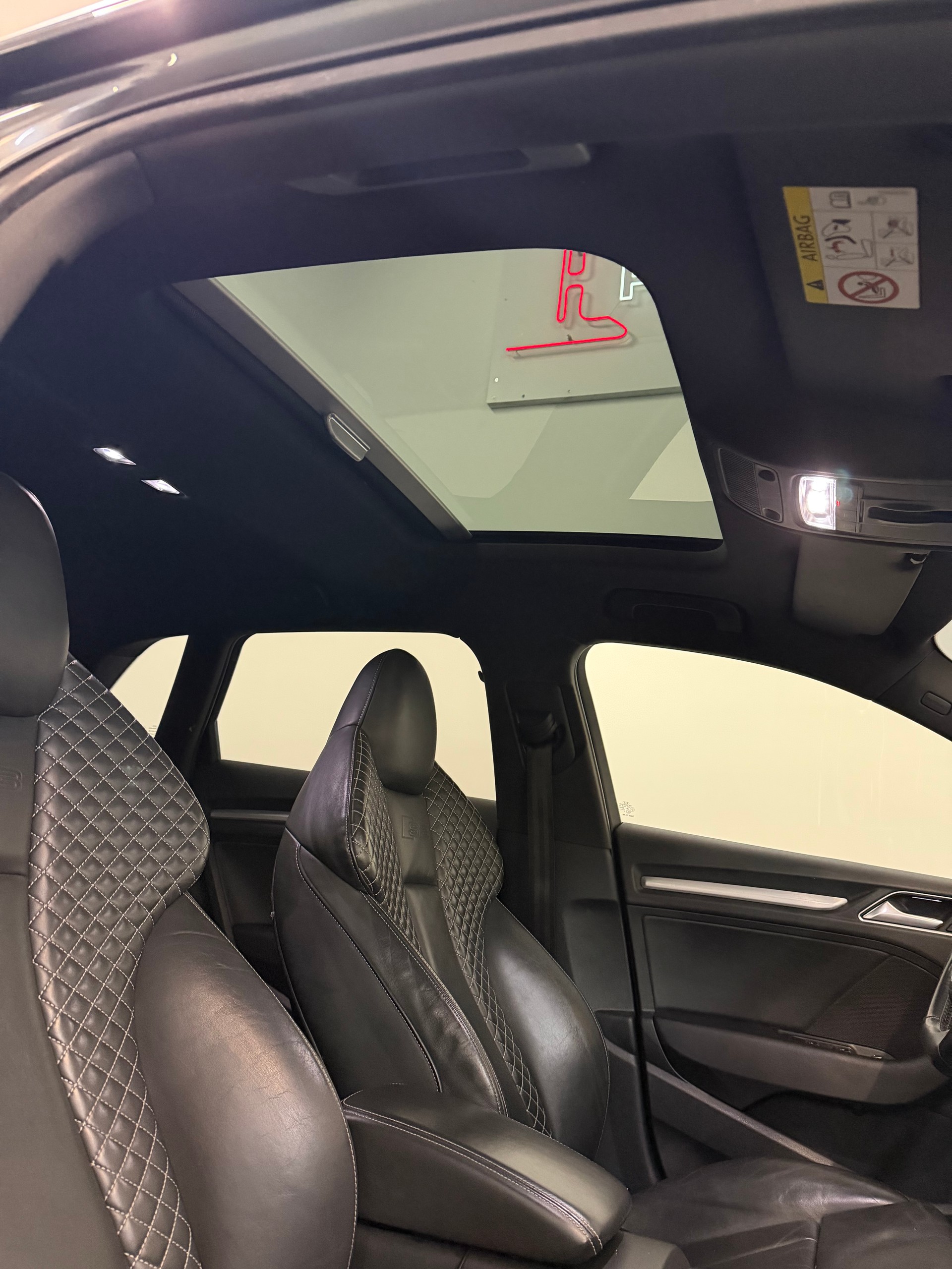 AUDI S3 Sportback 2.0 TFSI quattro-image-10