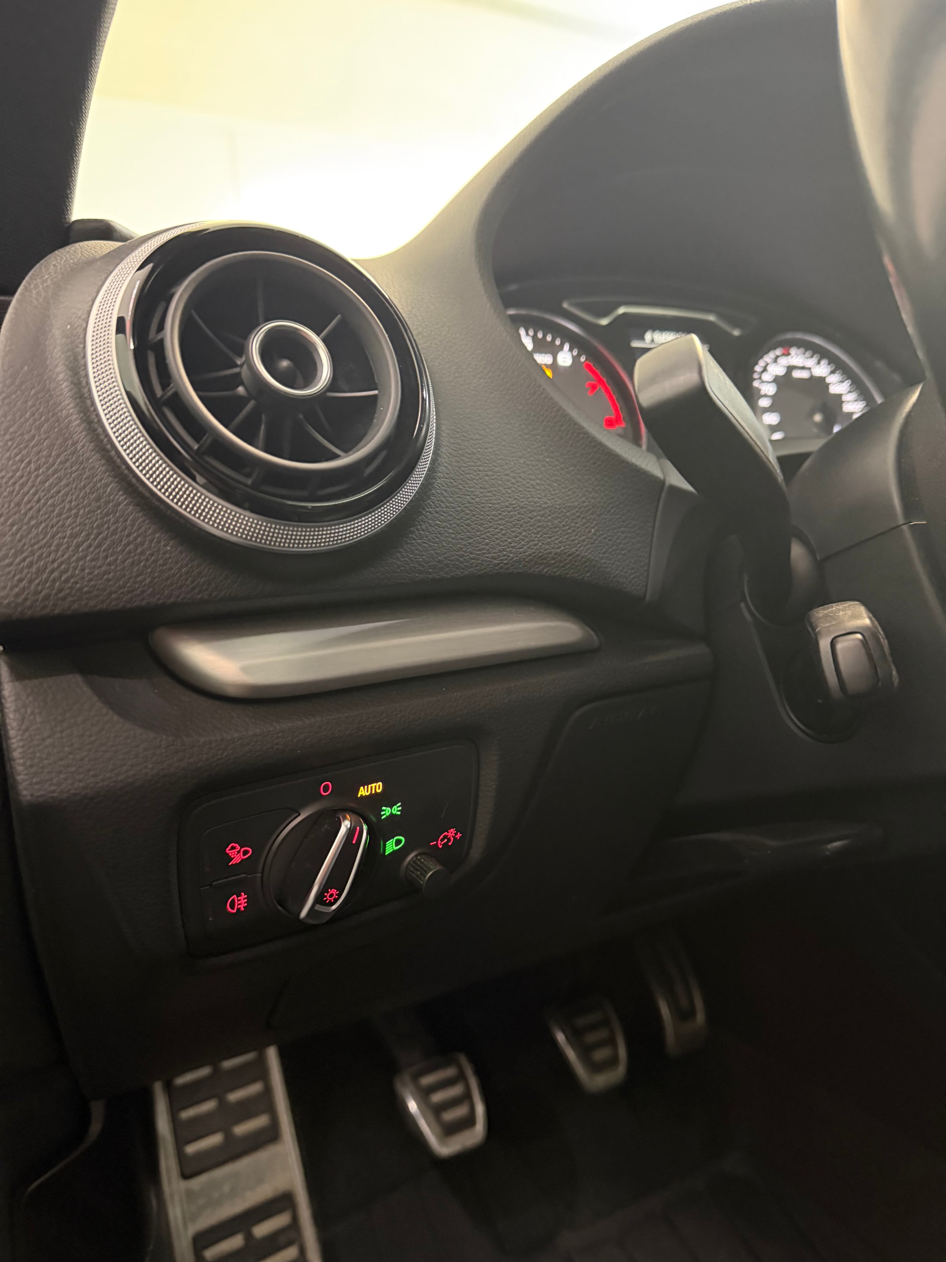 AUDI S3 Sportback 2.0 TFSI quattro-image-13