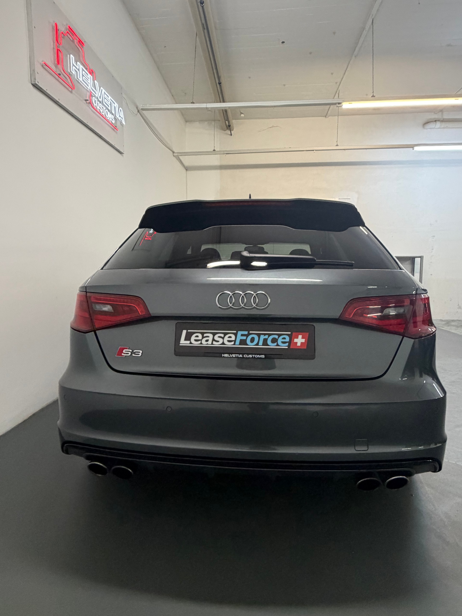 AUDI S3 Sportback 2.0 TFSI quattro-image-4