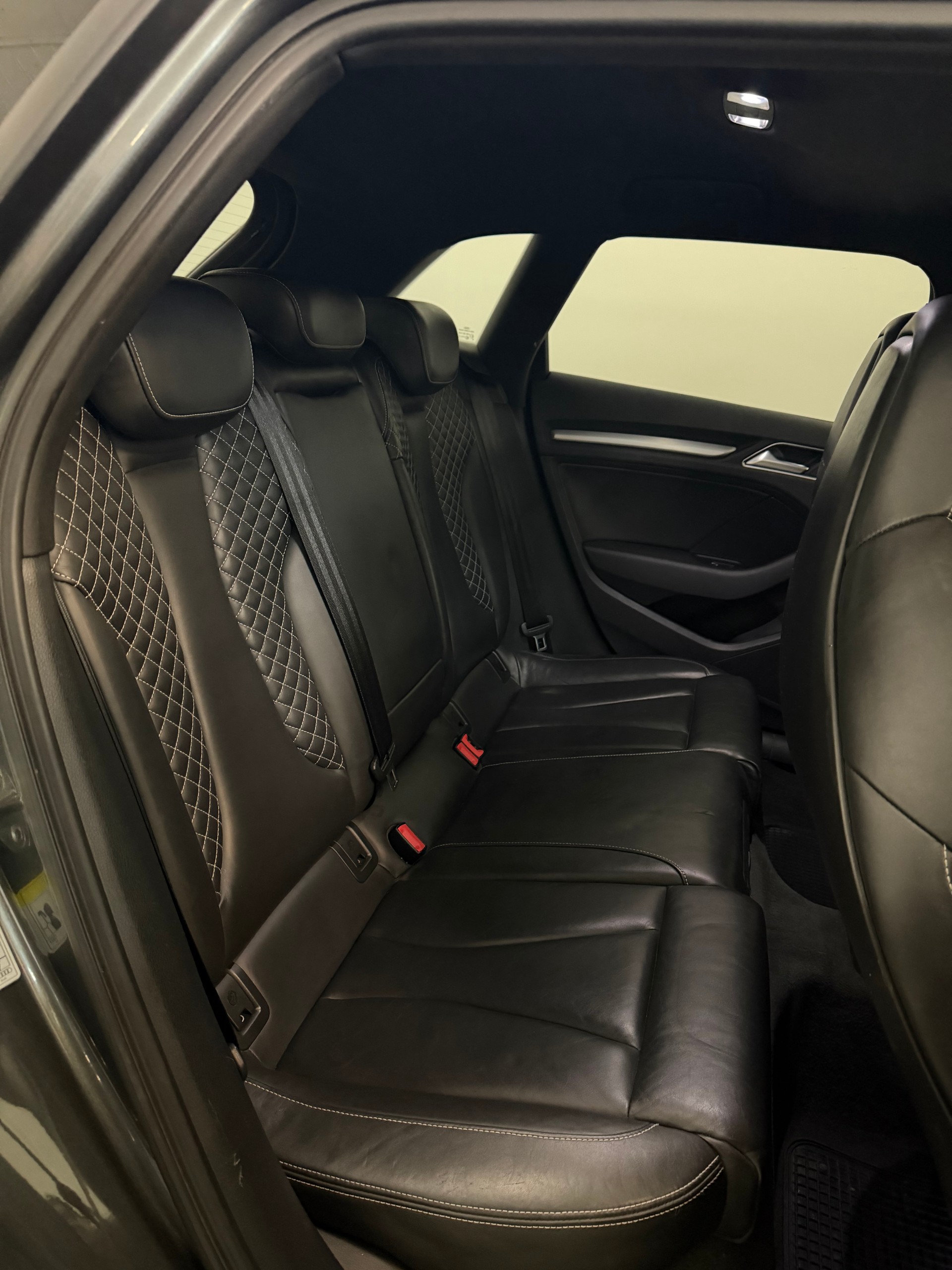 AUDI S3 Sportback 2.0 TFSI quattro-image-11