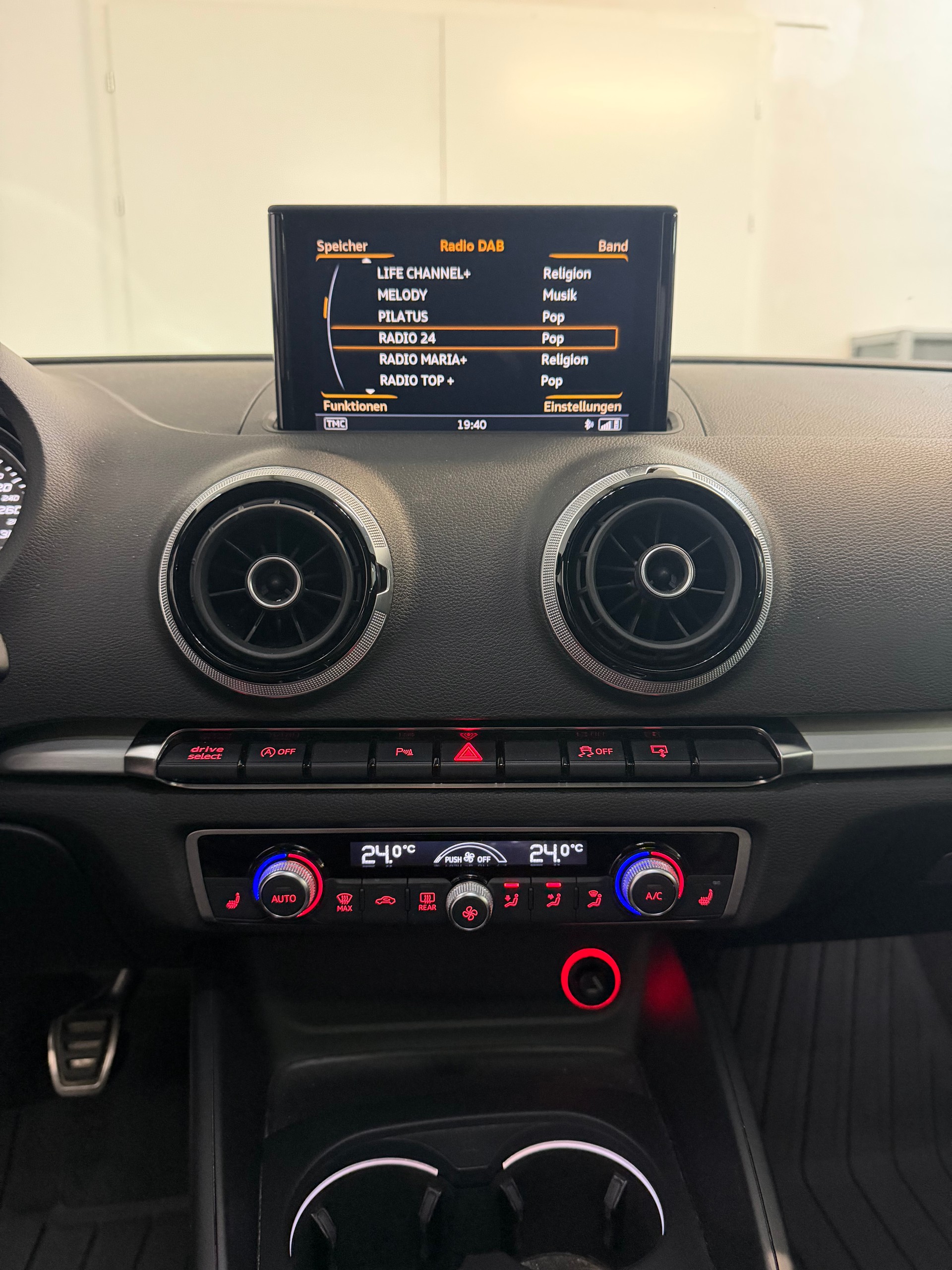 AUDI S3 Sportback 2.0 TFSI quattro-image-7