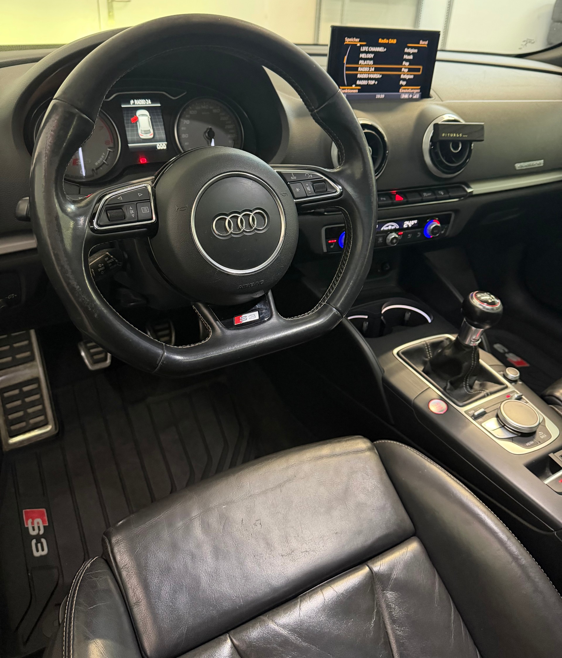 AUDI S3 Sportback 2.0 TFSI quattro-image-6