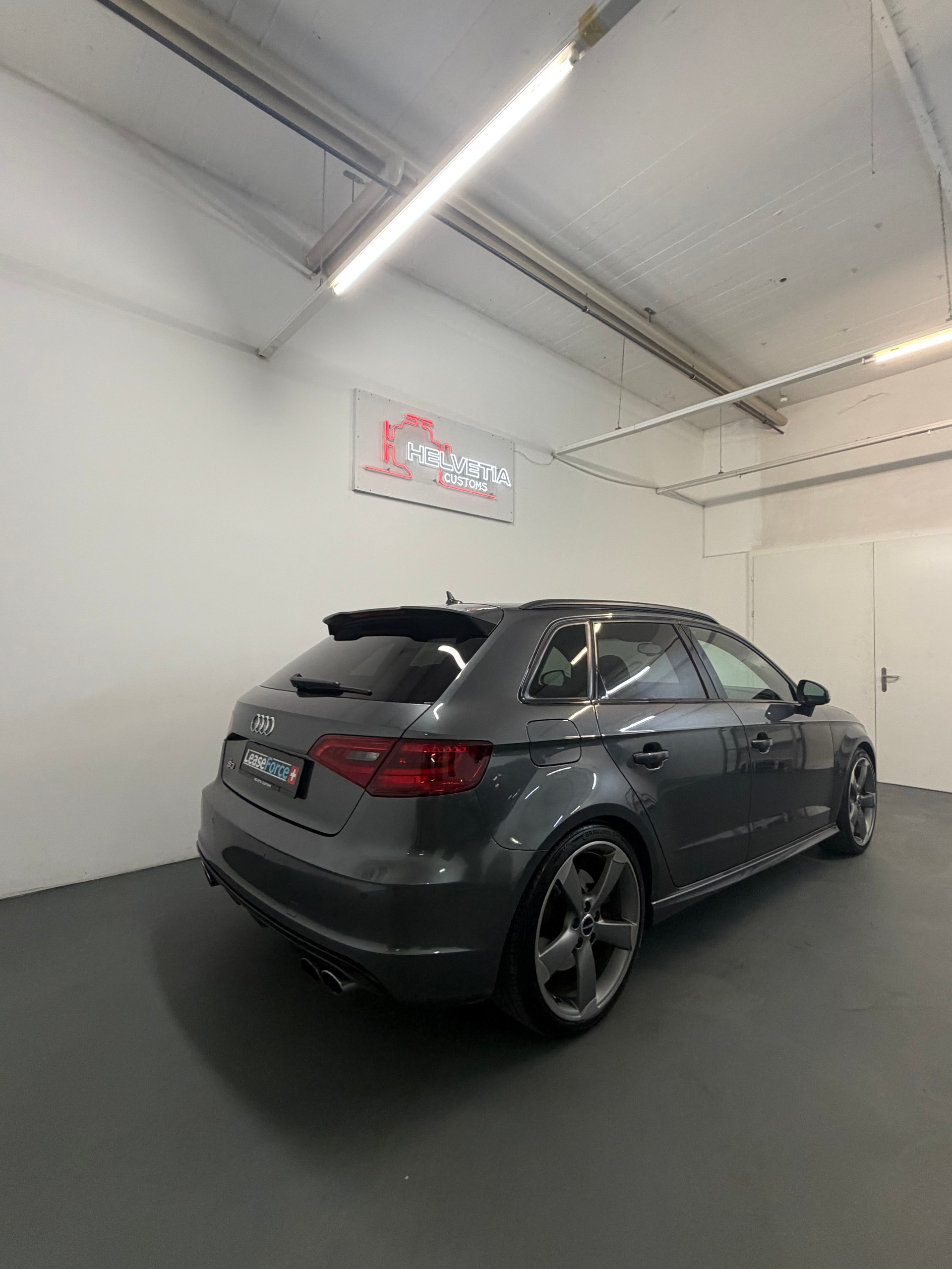 AUDI S3 Sportback 2.0 TFSI quattro-image-3