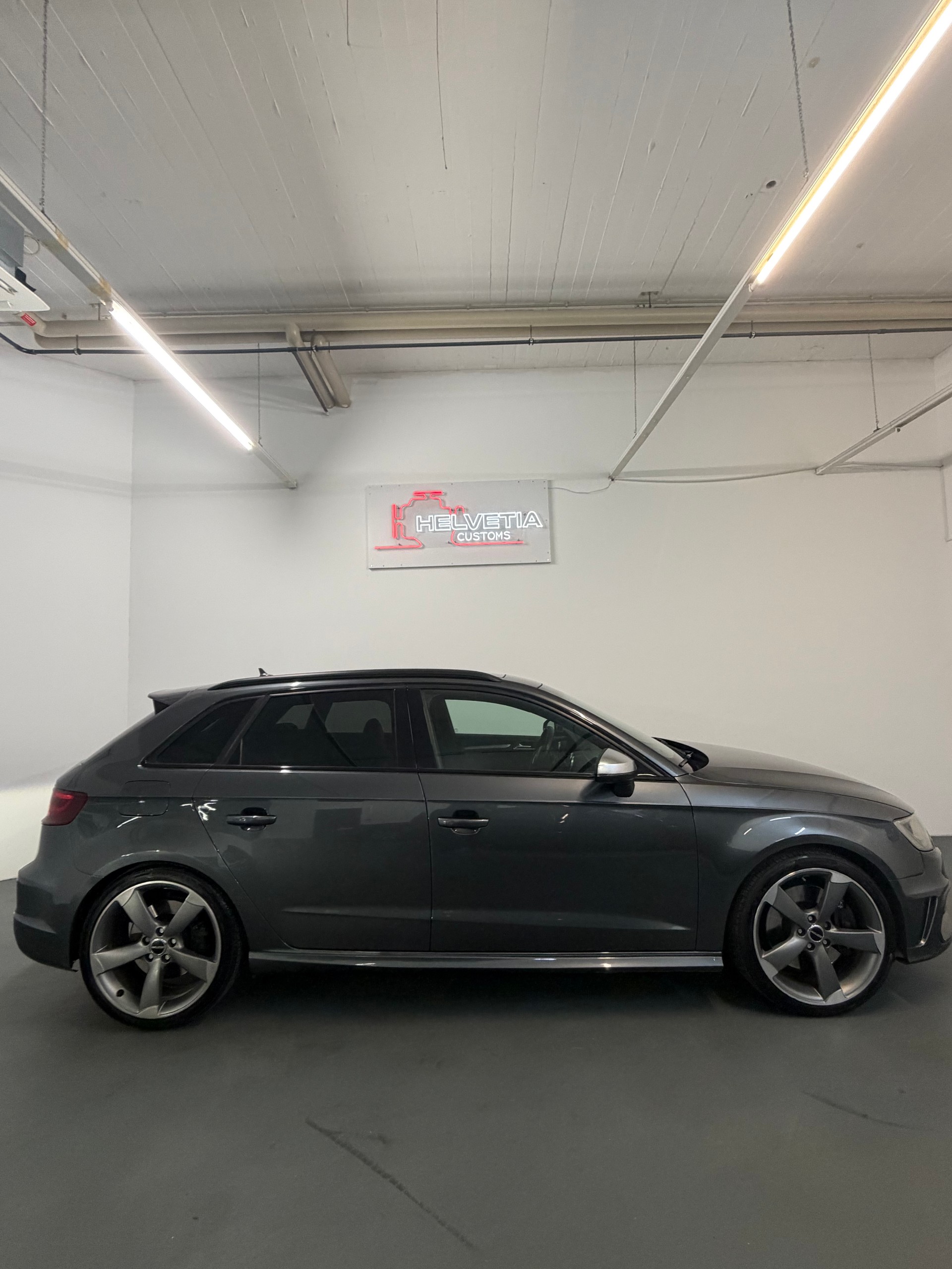 AUDI S3 Sportback 2.0 TFSI quattro-image-2