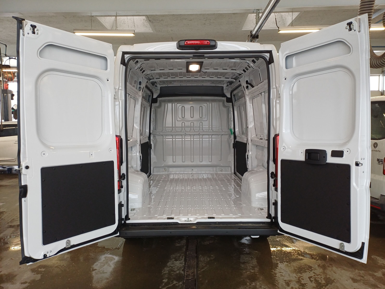 TOYOTA PROACE MAX Van 3.3 L2H2 2.2 D Active-image-6