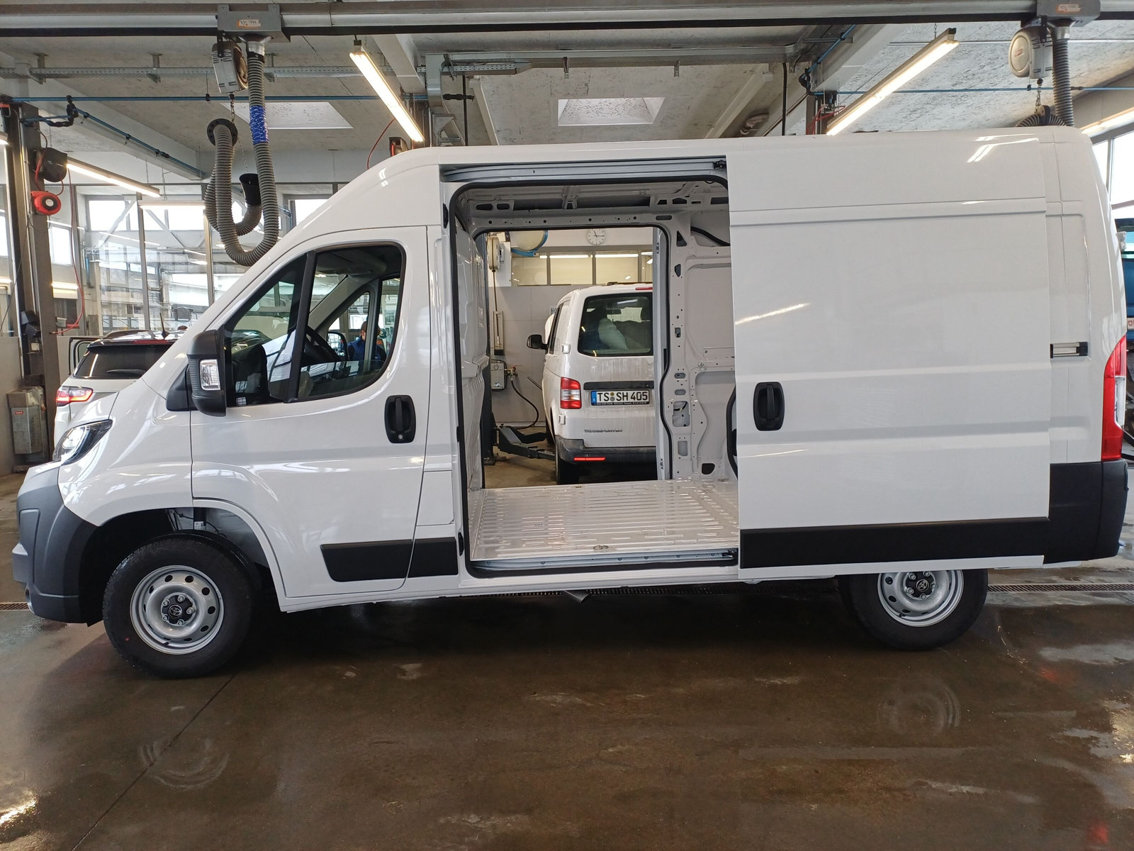 TOYOTA PROACE MAX Van 3.3 L2H2 2.2 D Active-image-3
