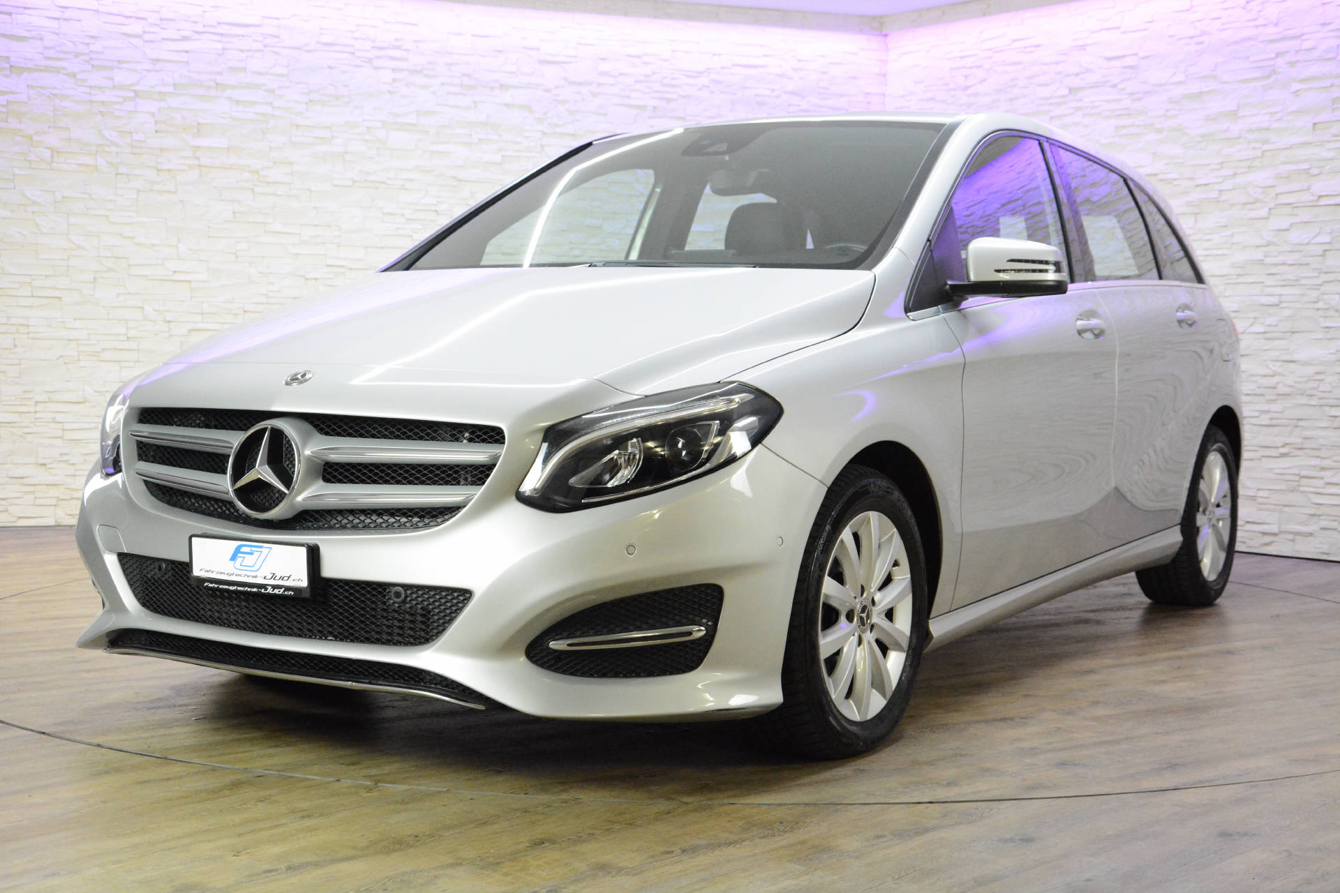MERCEDES-BENZ B 220 d Urban 4m-image-0