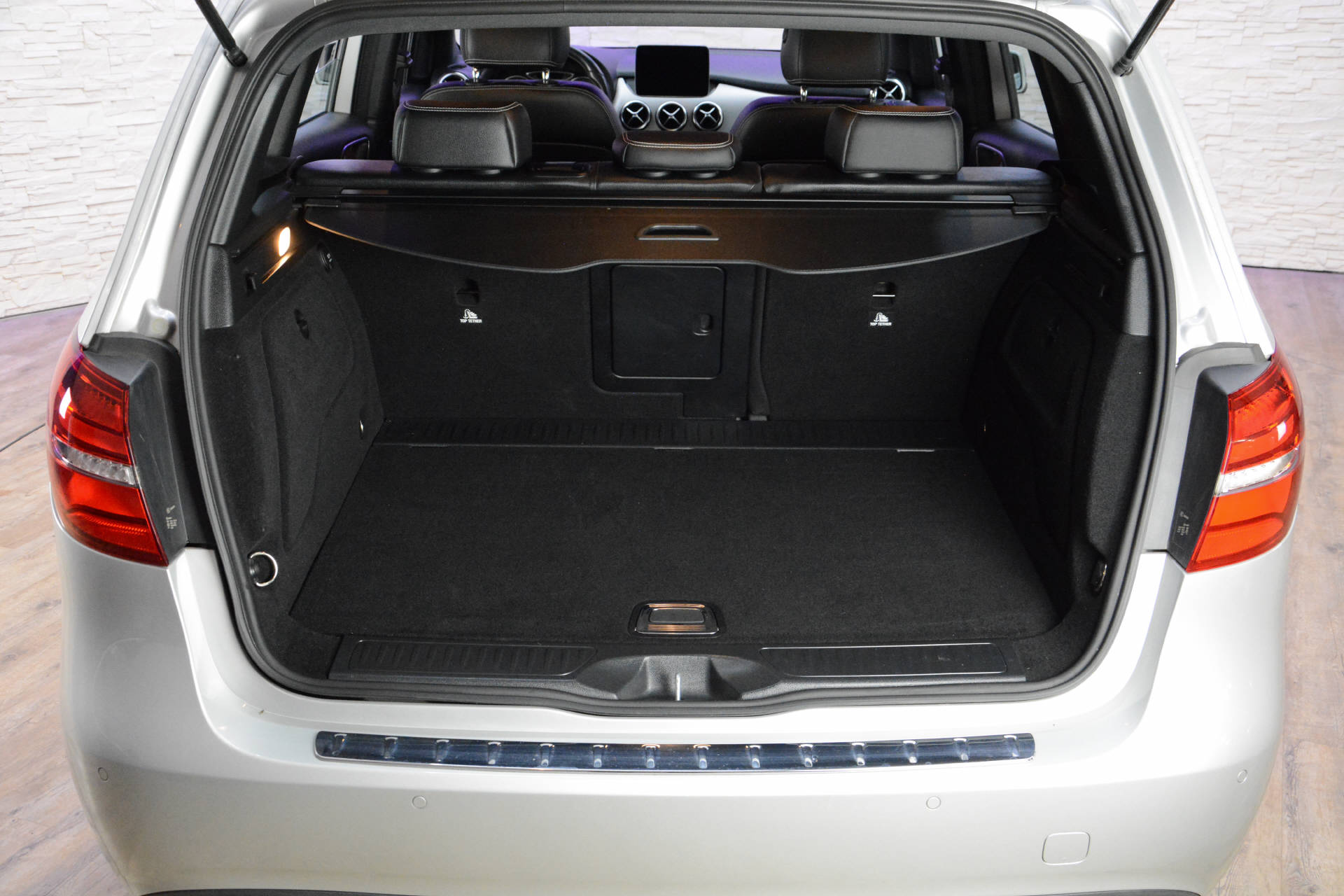 MERCEDES-BENZ B 220 d Urban 4m-image-16