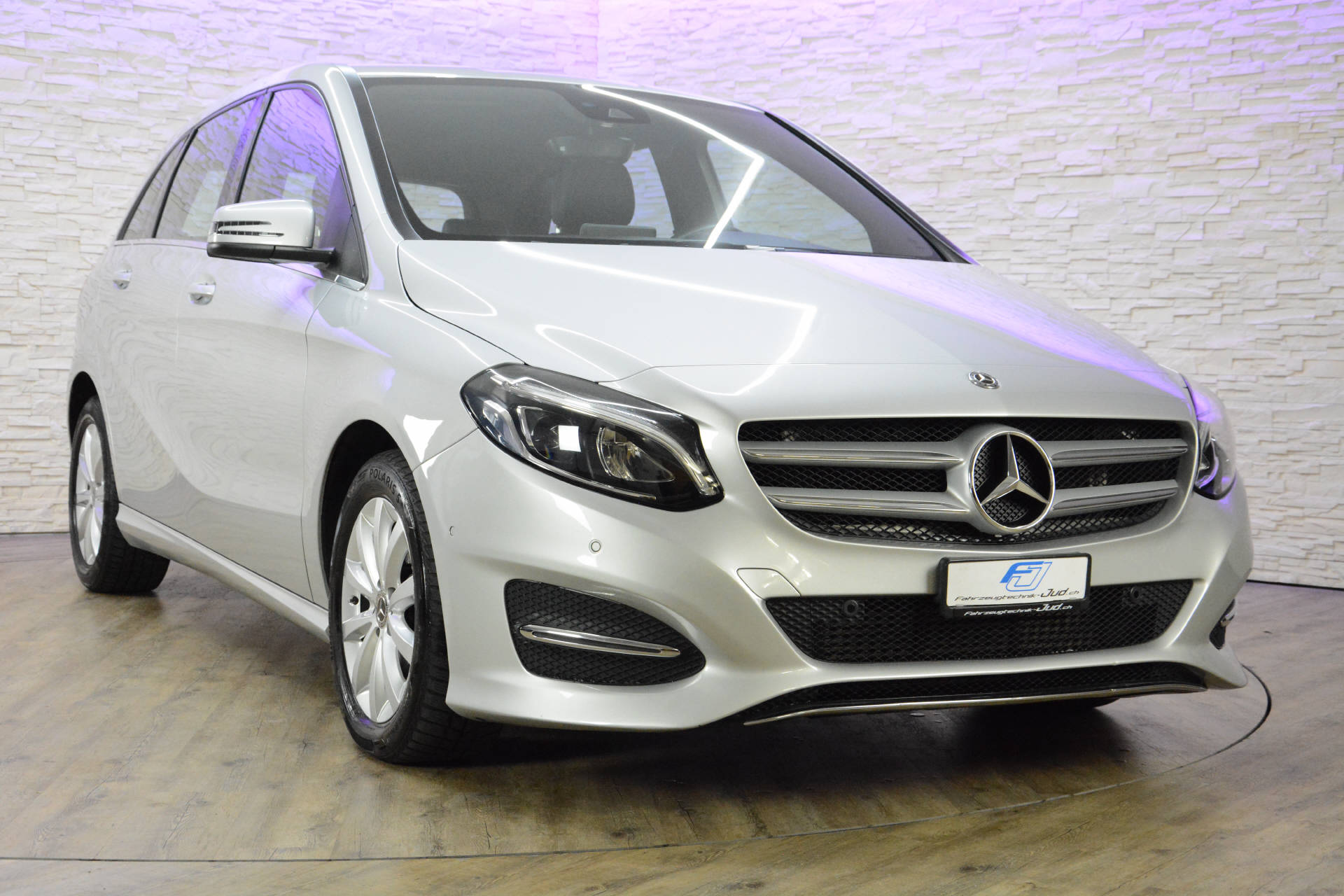 MERCEDES-BENZ B 220 d Urban 4m-image-1
