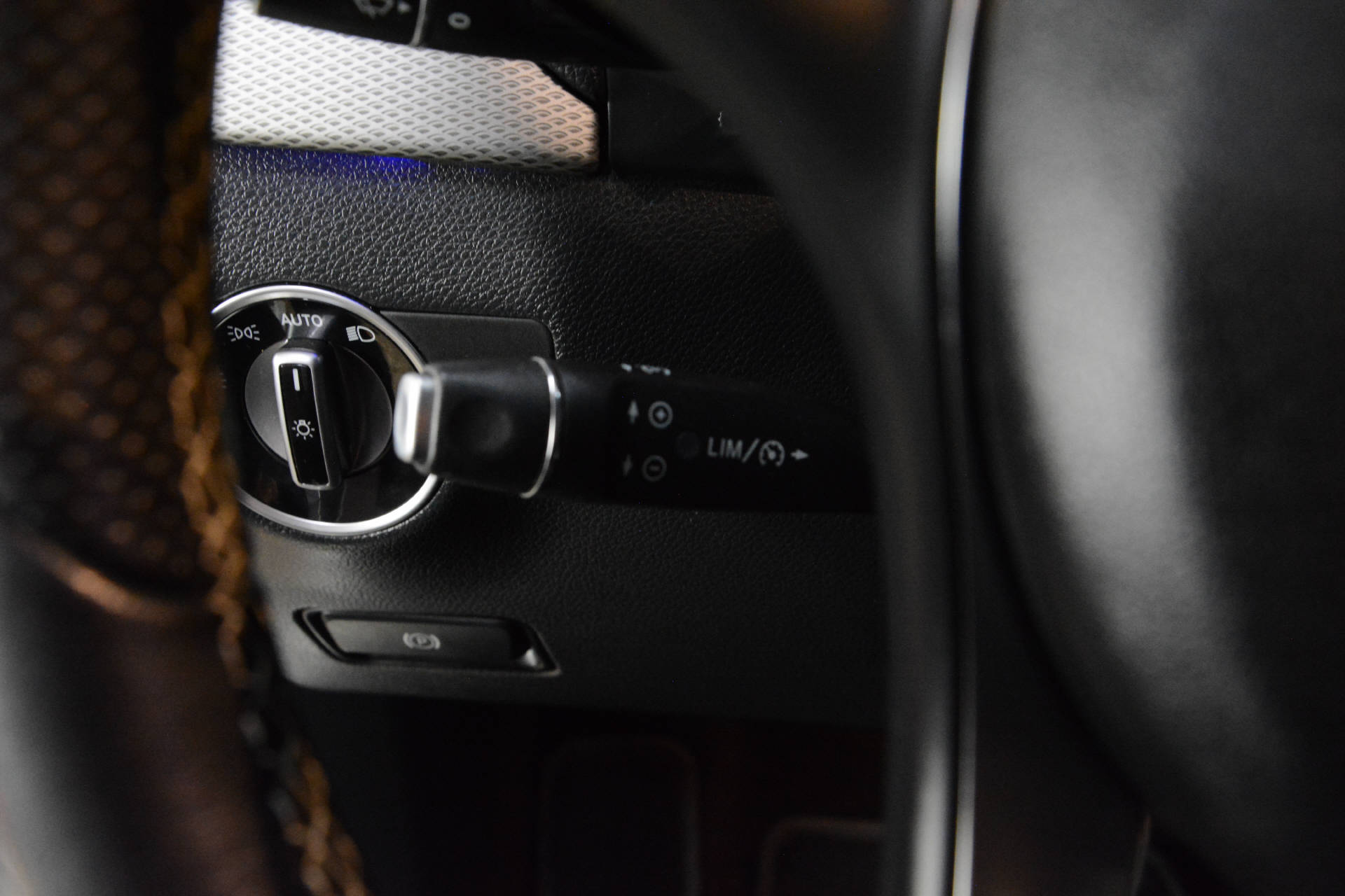 MERCEDES-BENZ B 220 d Urban 4m-image-12