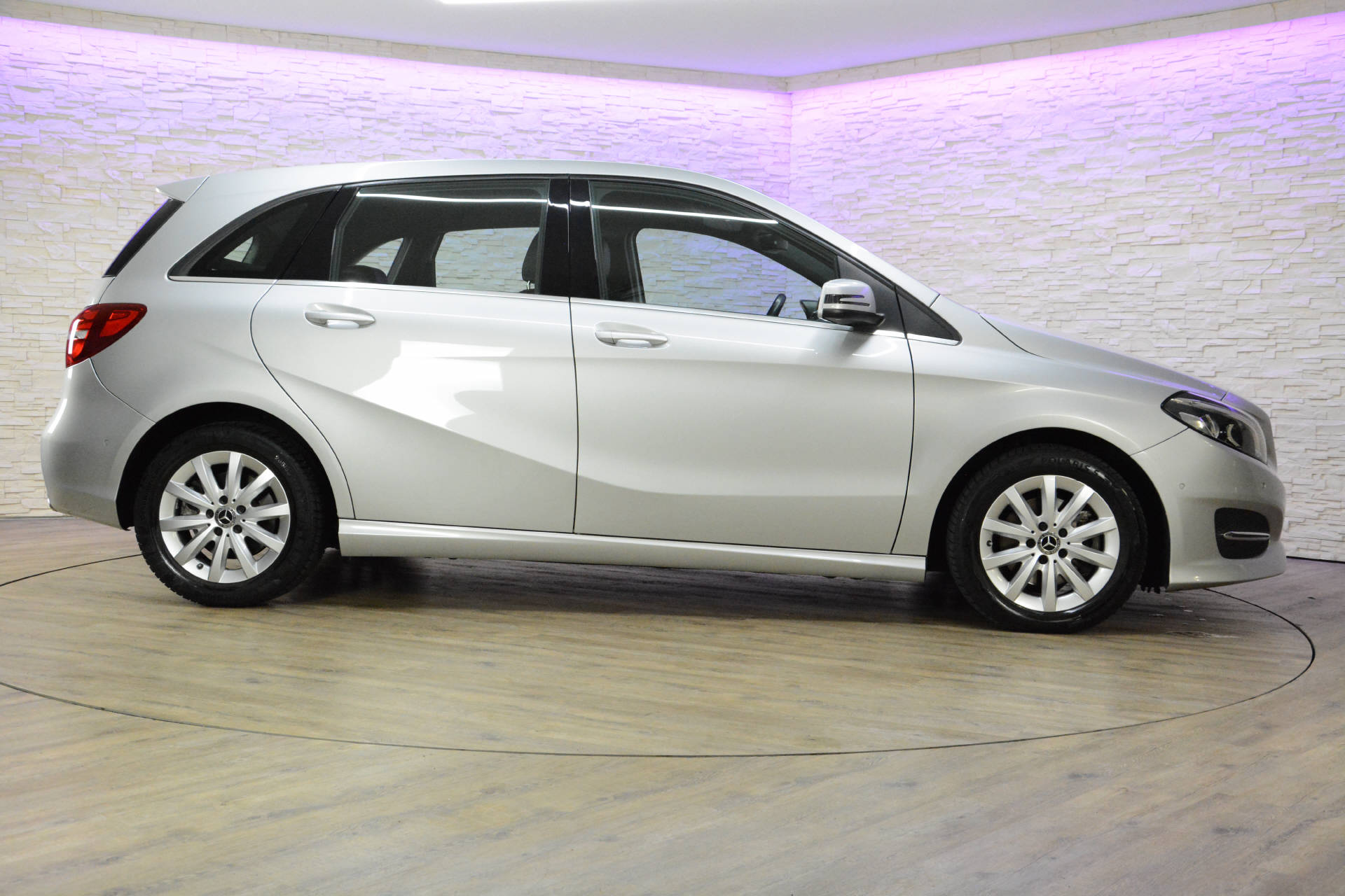 MERCEDES-BENZ B 220 d Urban 4m-image-3