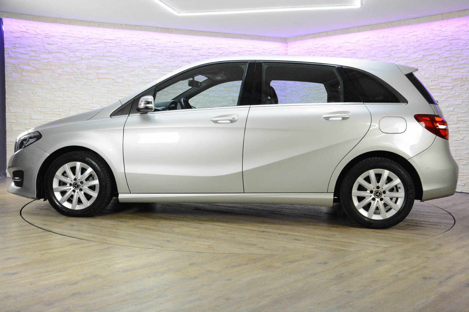 MERCEDES-BENZ B 220 d Urban 4m-image-2