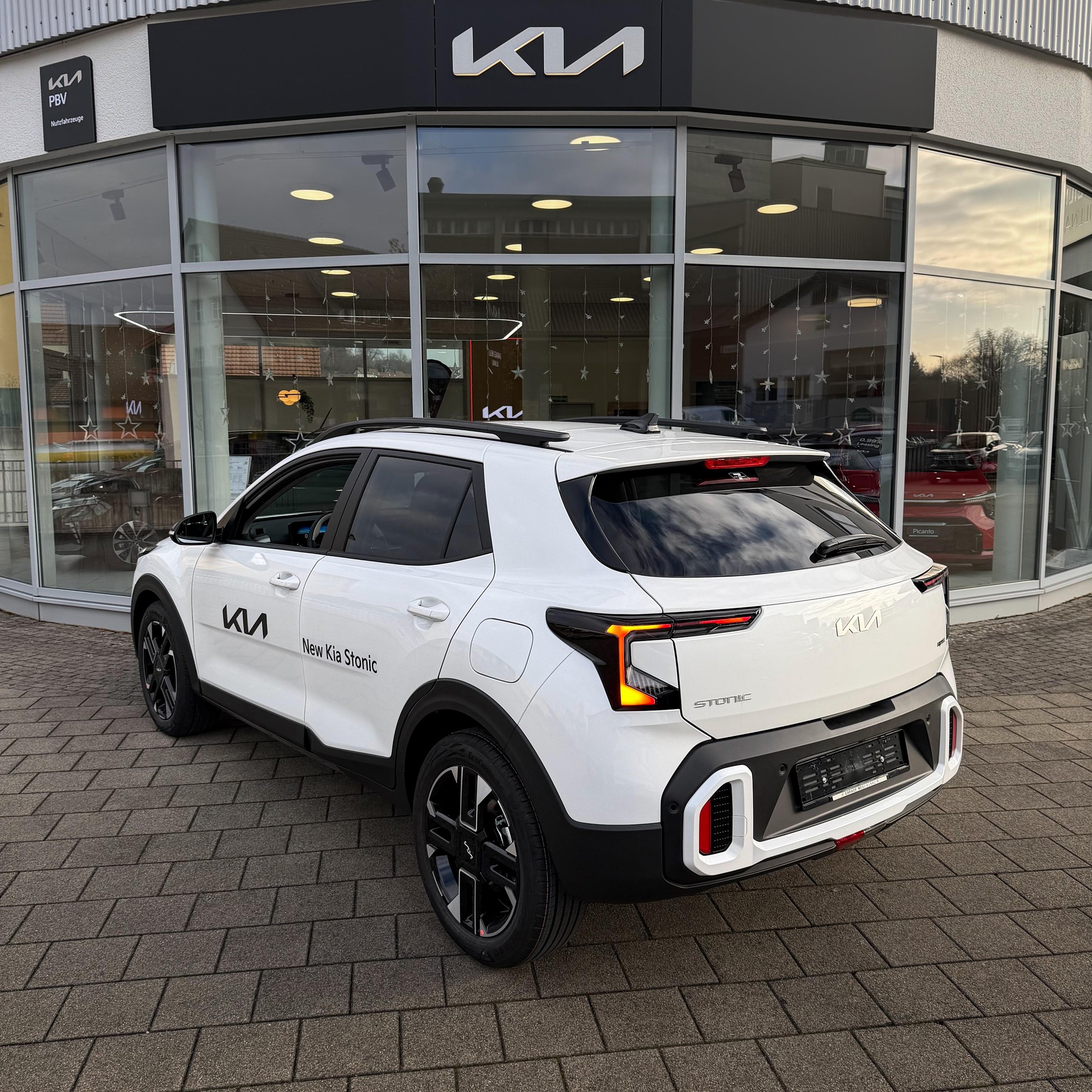 KIA Stonic 1.0 T-GDi MHEV GT-Line-showroom-element-1