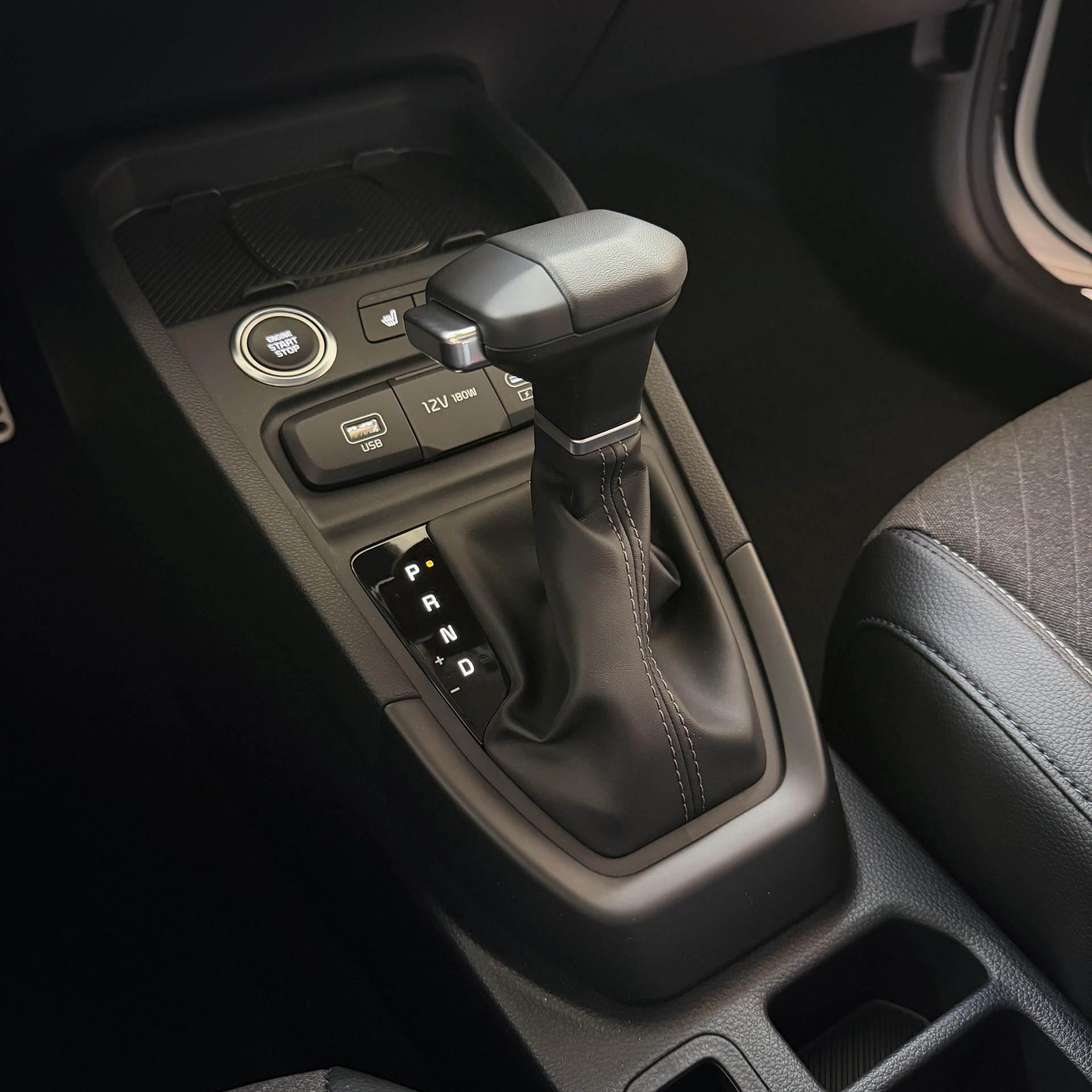 KIA Stonic 1.0 T-GDi MHEV GT-Line-image-12