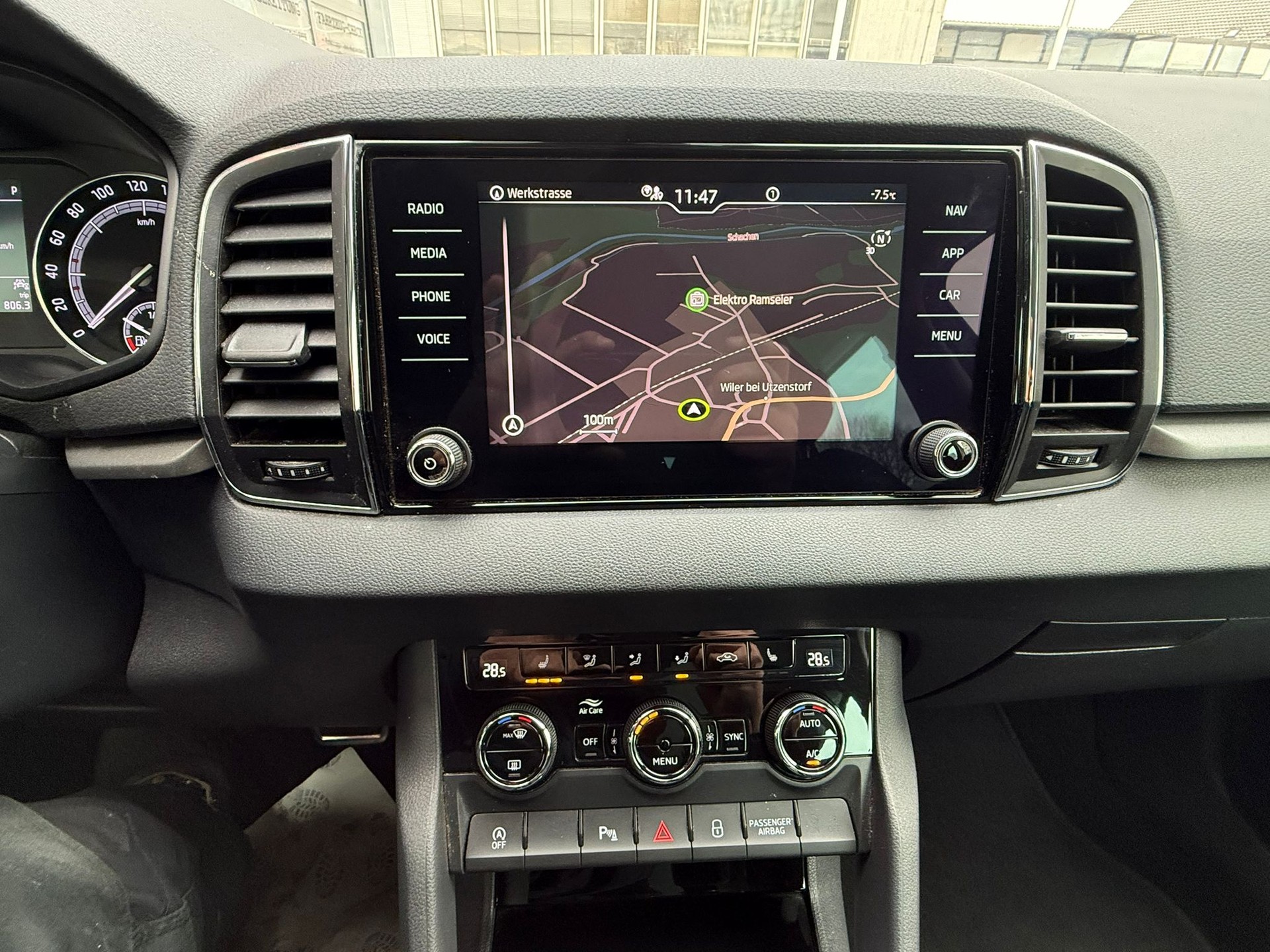 SKODA Karoq 2.0 TDI CR Ambition 4x4 DSG-image-12
