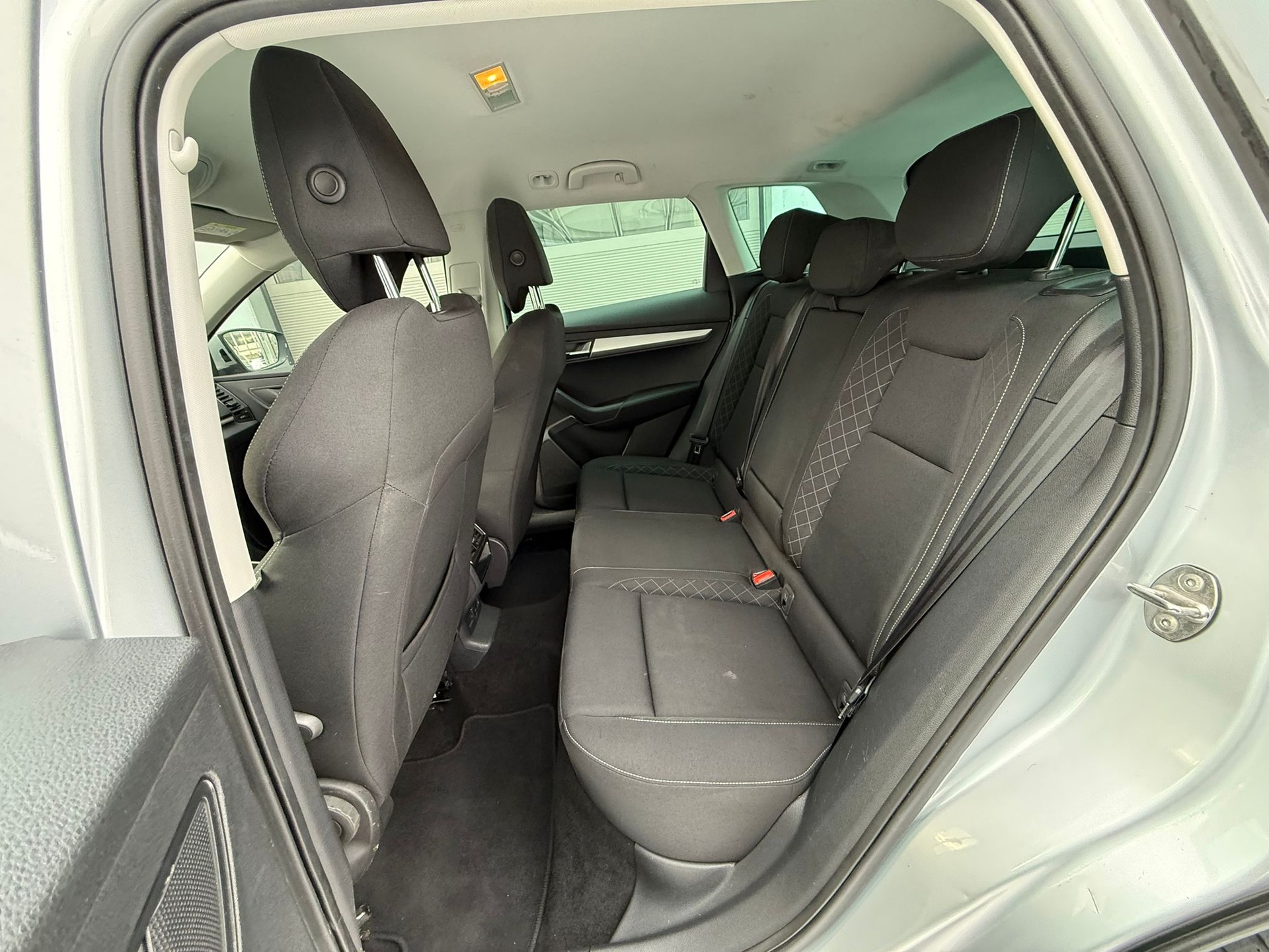 SKODA Karoq 2.0 TDI CR Ambition 4x4 DSG-image-10