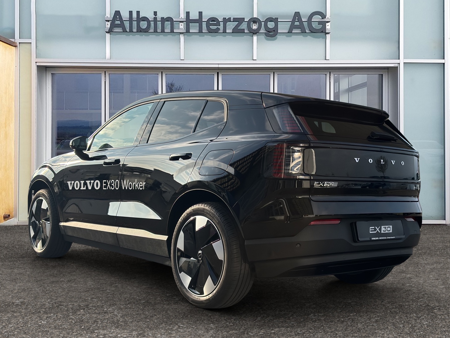 VOLVO EX30 E60 Plus Worker-image-2