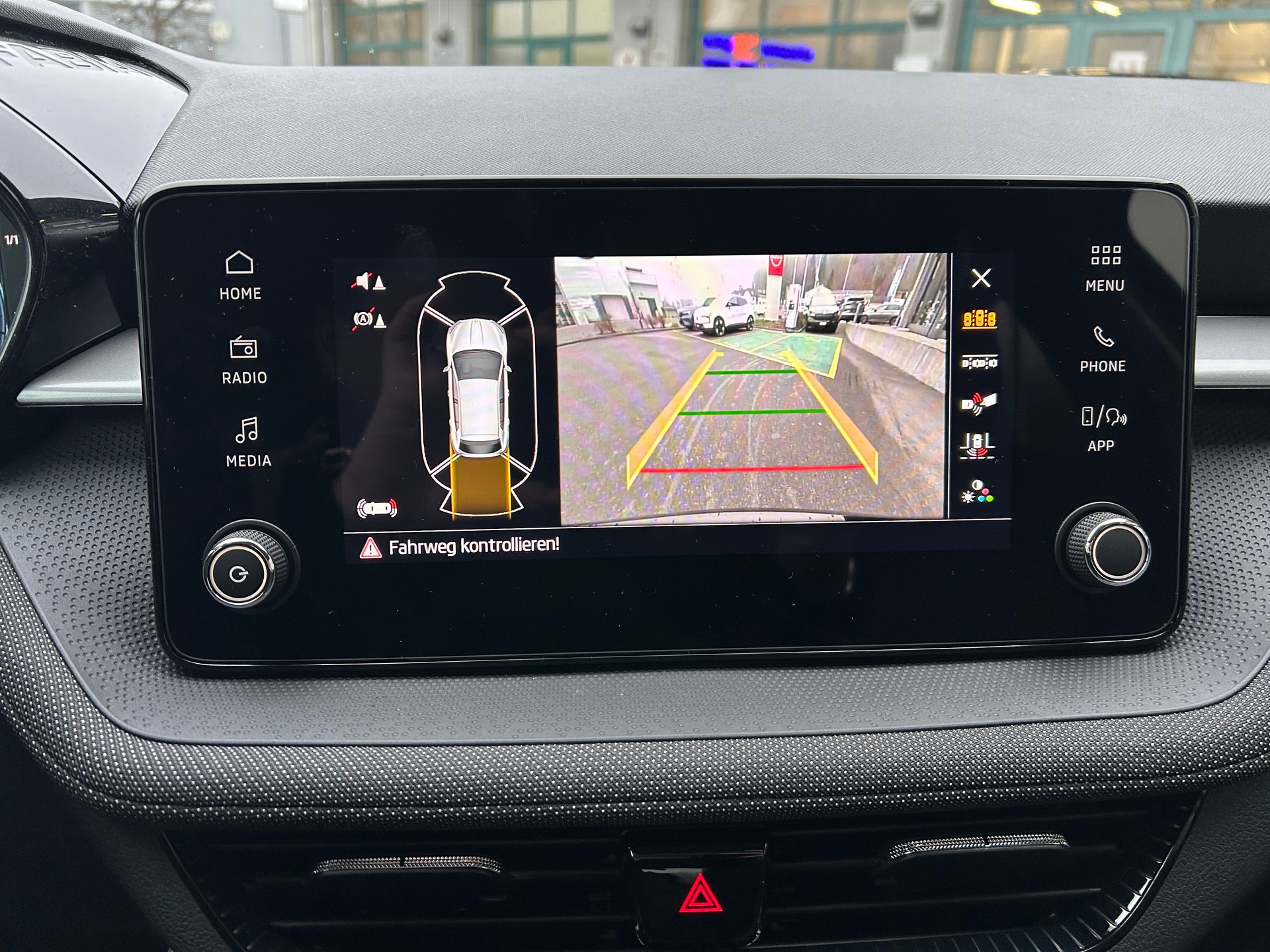 SKODA Fabia 1.0 TSI Selection DSG-image-9
