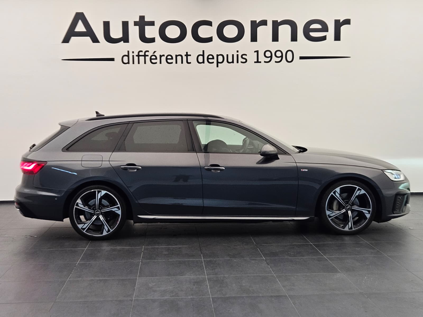 AUDI A4 Avant 40 TDI S line Attraction quattro S-tronic-image-5