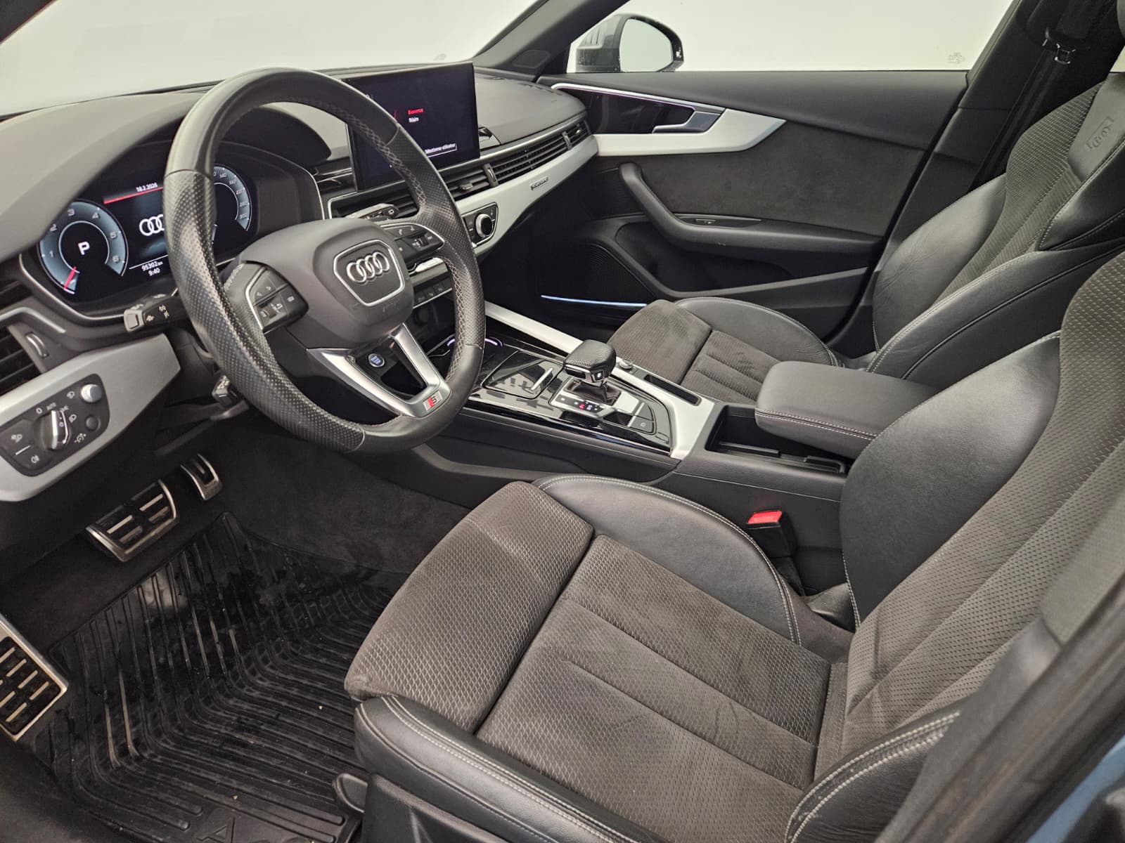AUDI A4 Avant 40 TDI S line Attraction quattro S-tronic-image-10