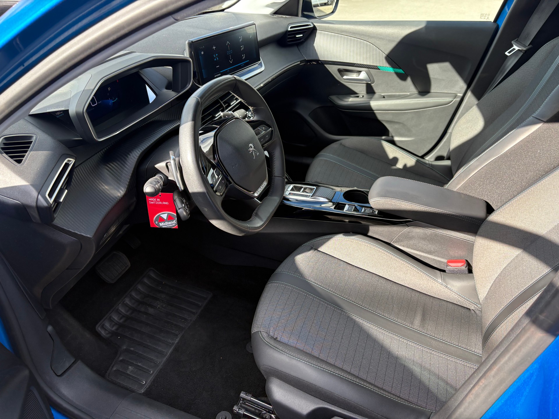 PEUGEOT 208 1.2 PureTech 100 Allure-image-7